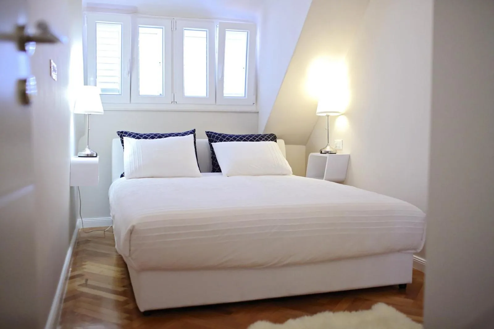 Shower, Bed in Apartment White Stone - Diocletian Palace