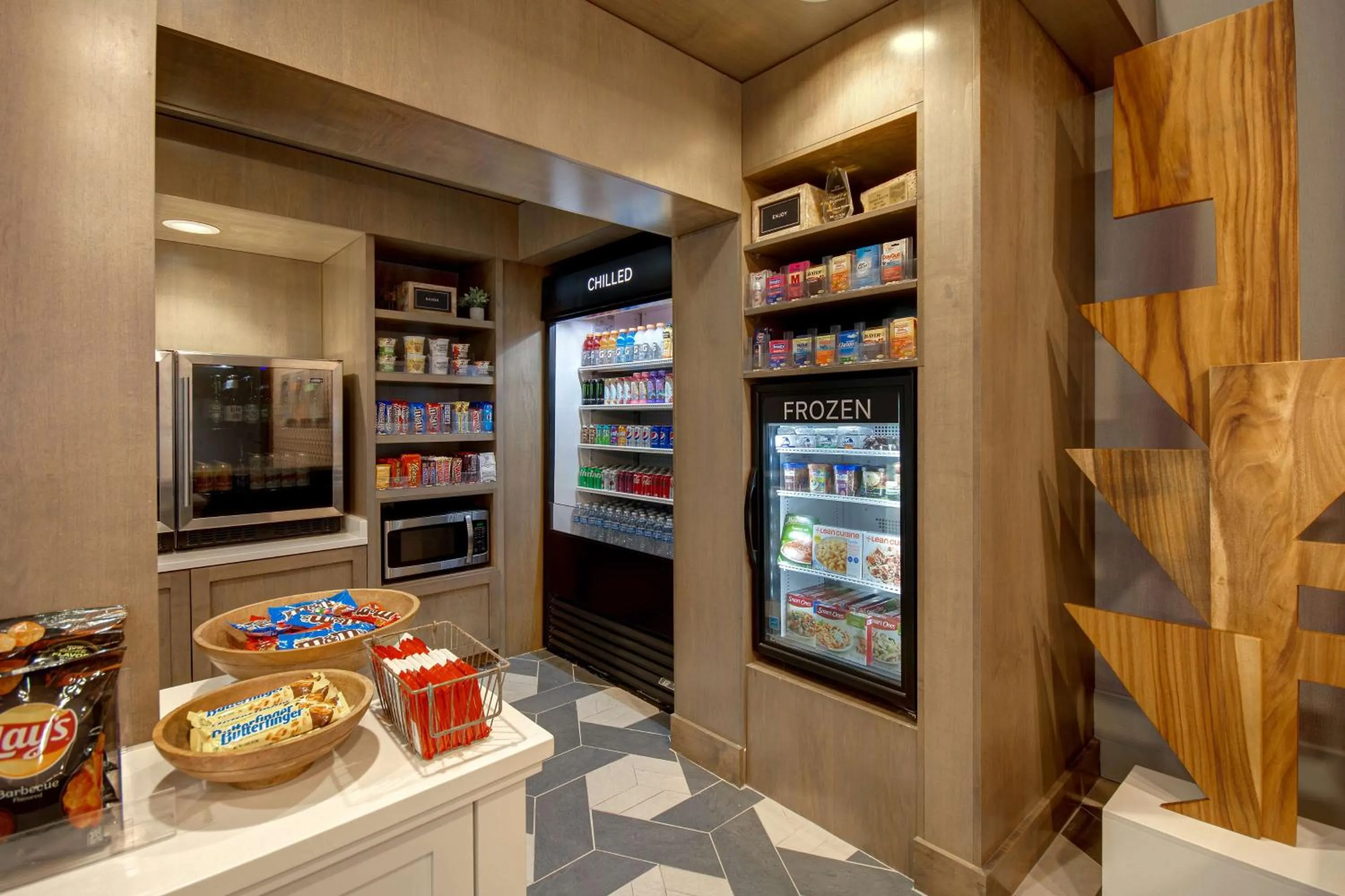 Restaurant/places to eat in Hilton Garden Inn Terre Haute