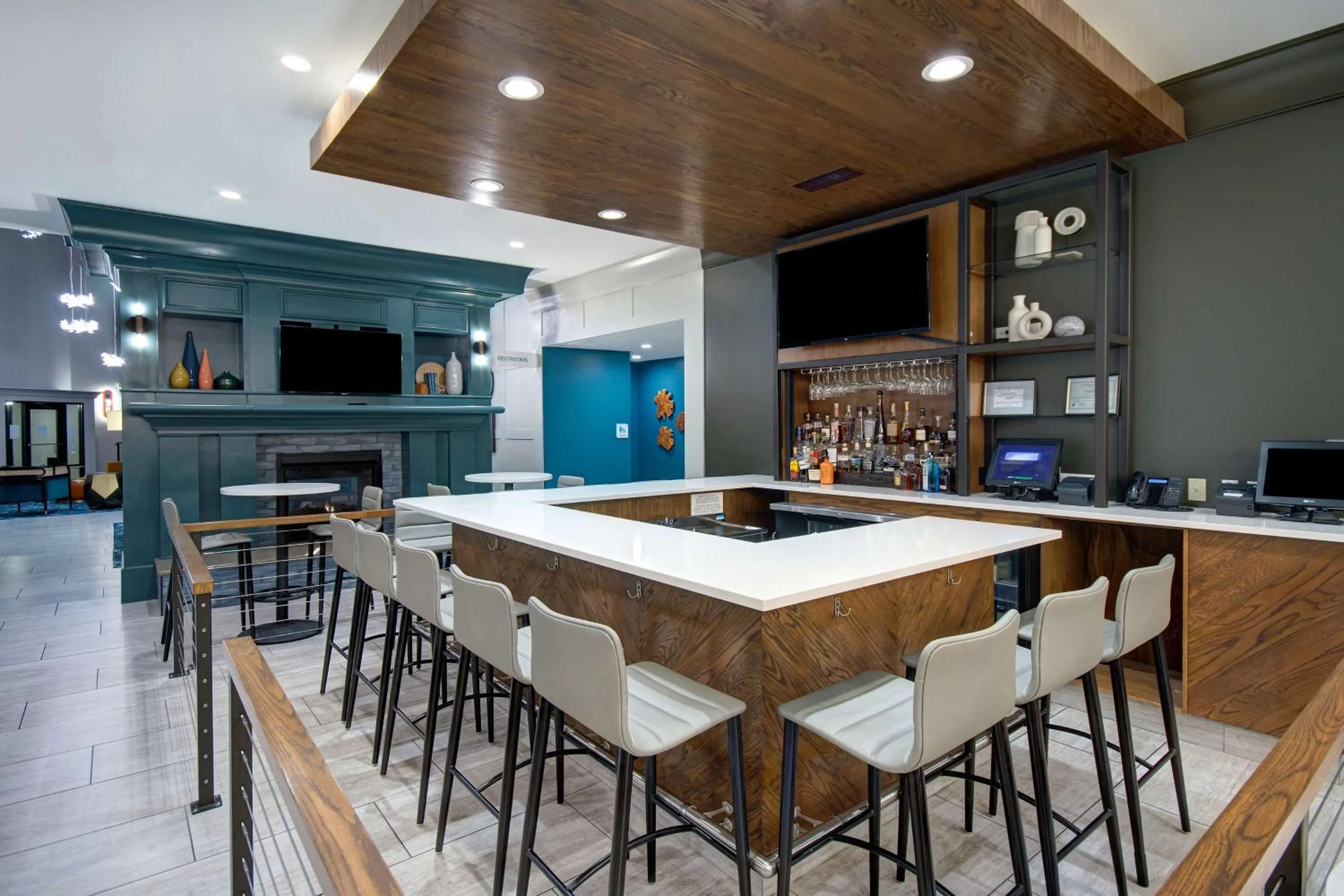 Lounge or bar in Hilton Garden Inn Terre Haute