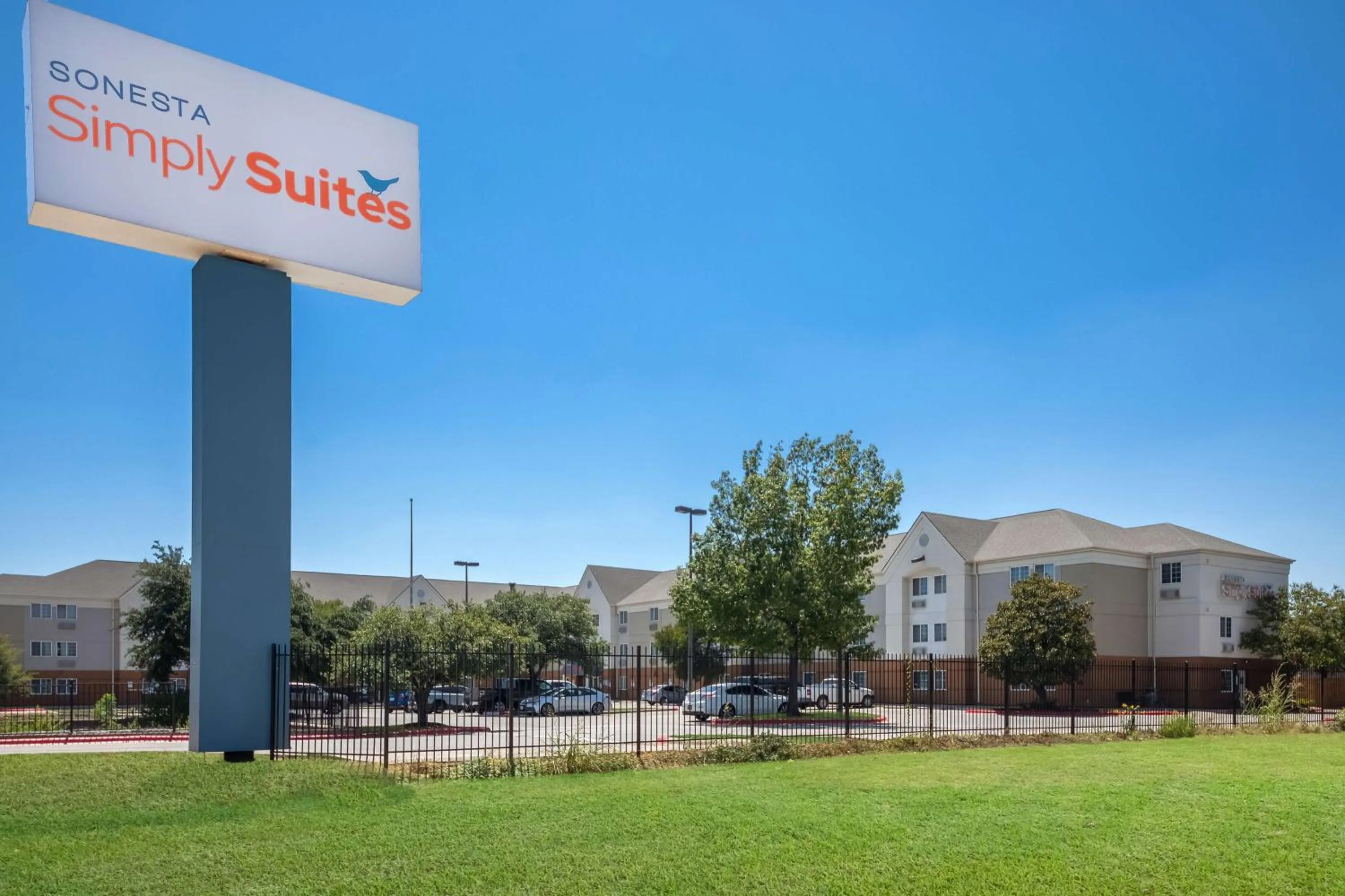 Property building in Sonesta Simply Suites Austin South