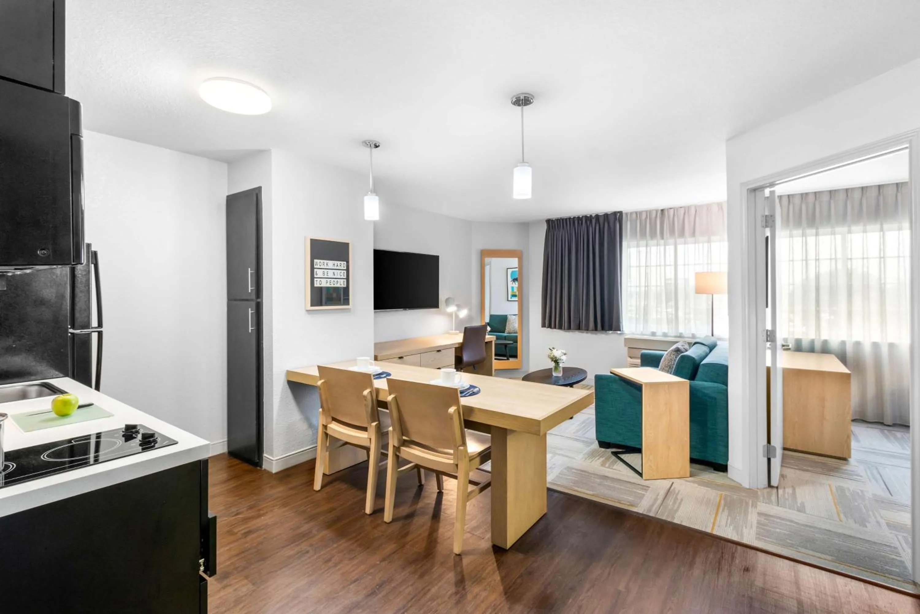 Living room in Sonesta Simply Suites Austin South