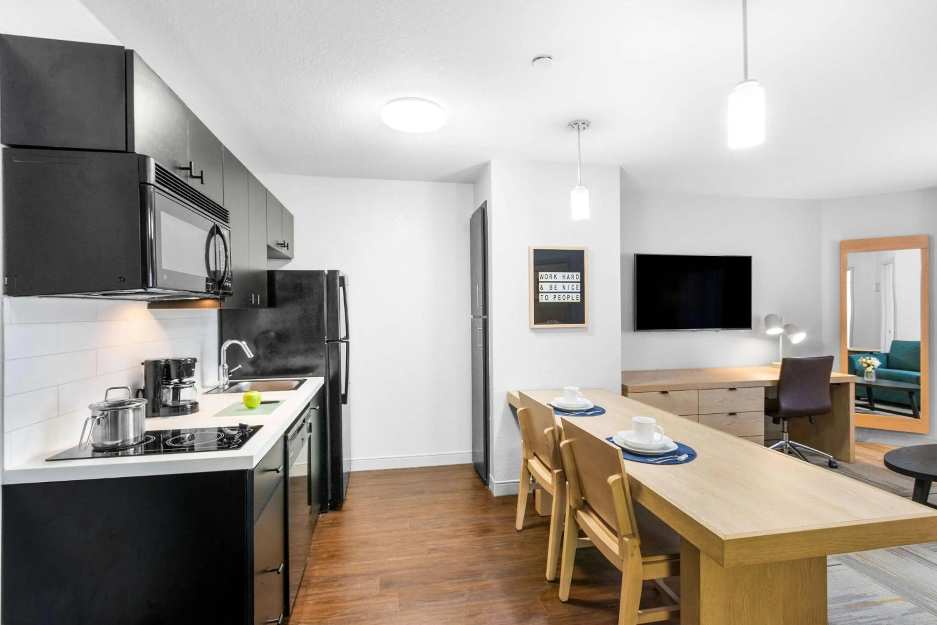 Kitchen or kitchenette in Sonesta Simply Suites Austin South