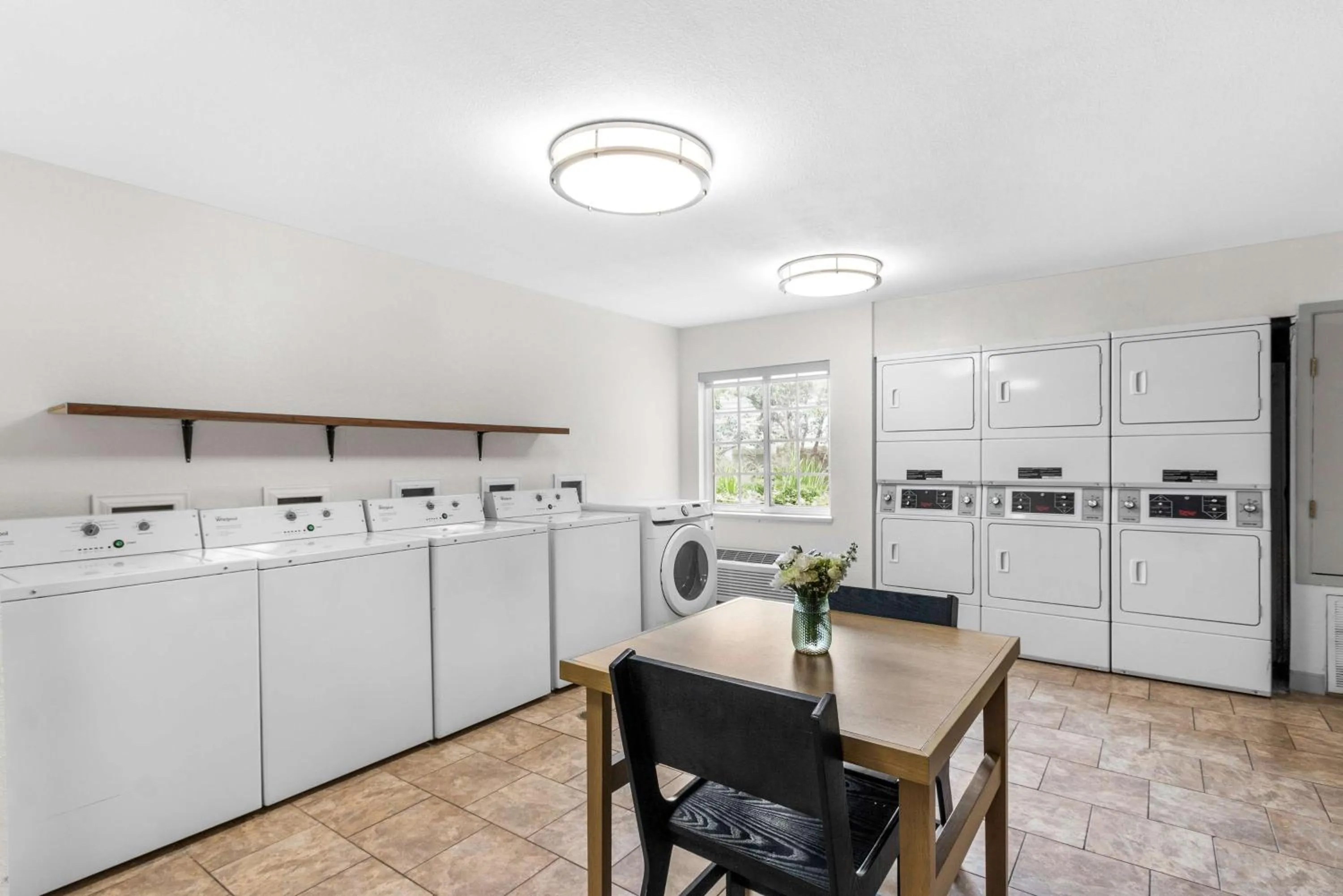 laundry in Sonesta Simply Suites Austin South