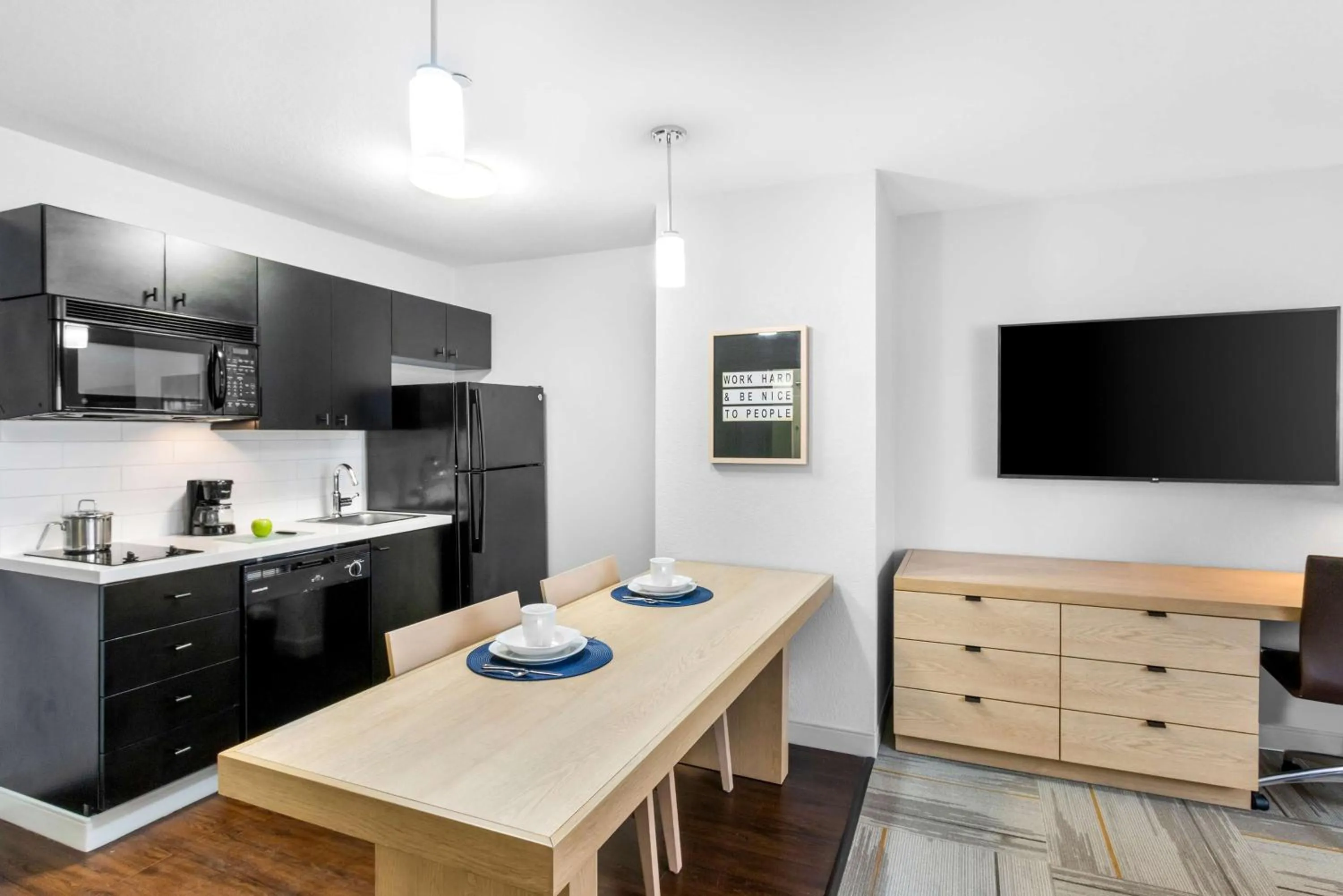 Kitchen or kitchenette in Sonesta Simply Suites Austin South