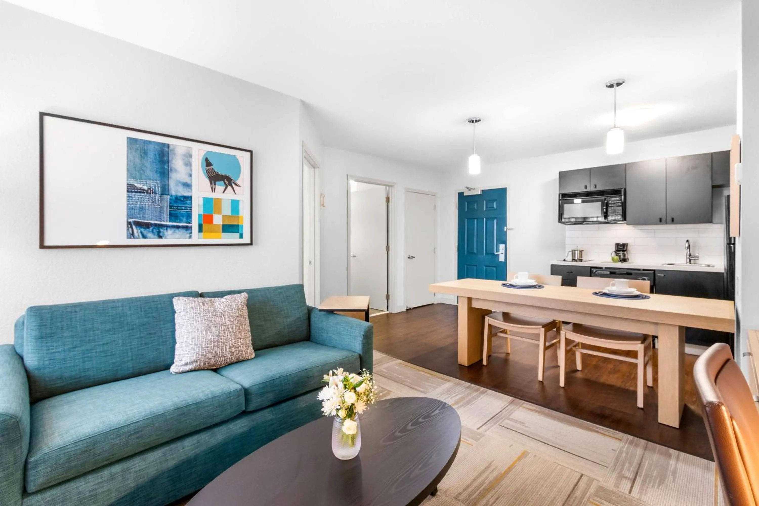 Kitchen or kitchenette in Sonesta Simply Suites Austin South