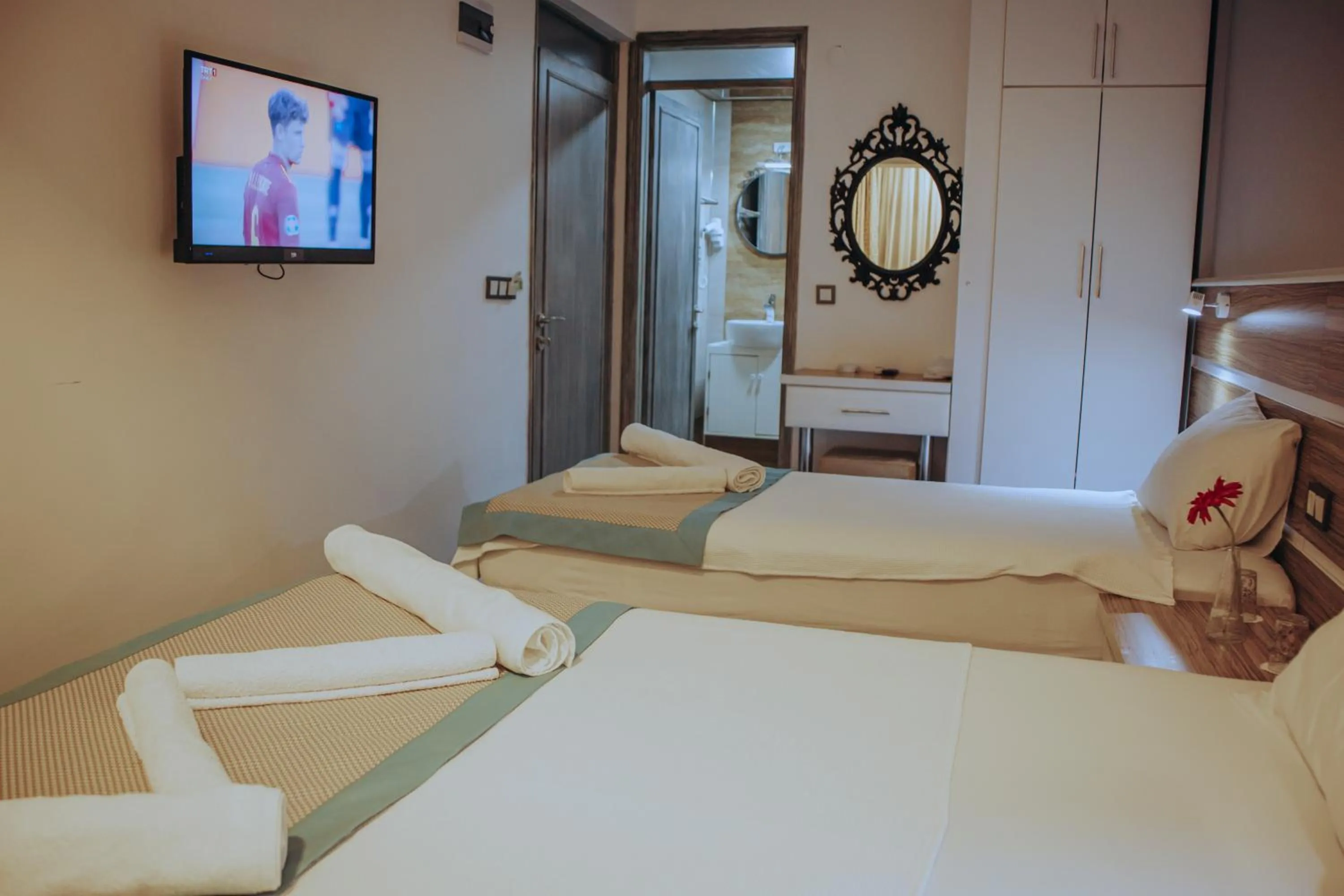 Photo of the whole room, Bed in Pirlanta Butik Hotel