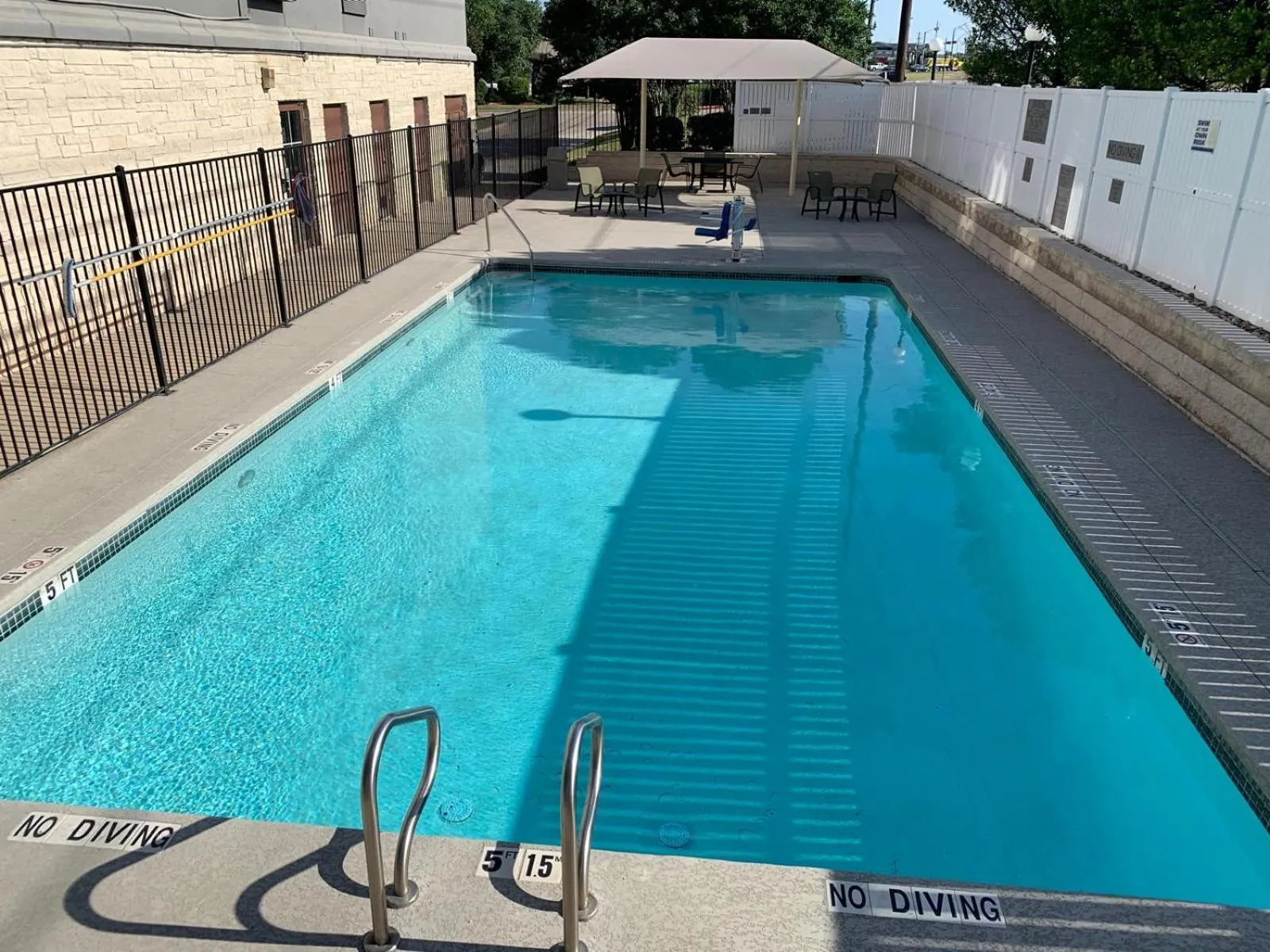Swimming pool in Country Inn & Suites by Radisson, Austin North Pflugerville , TX