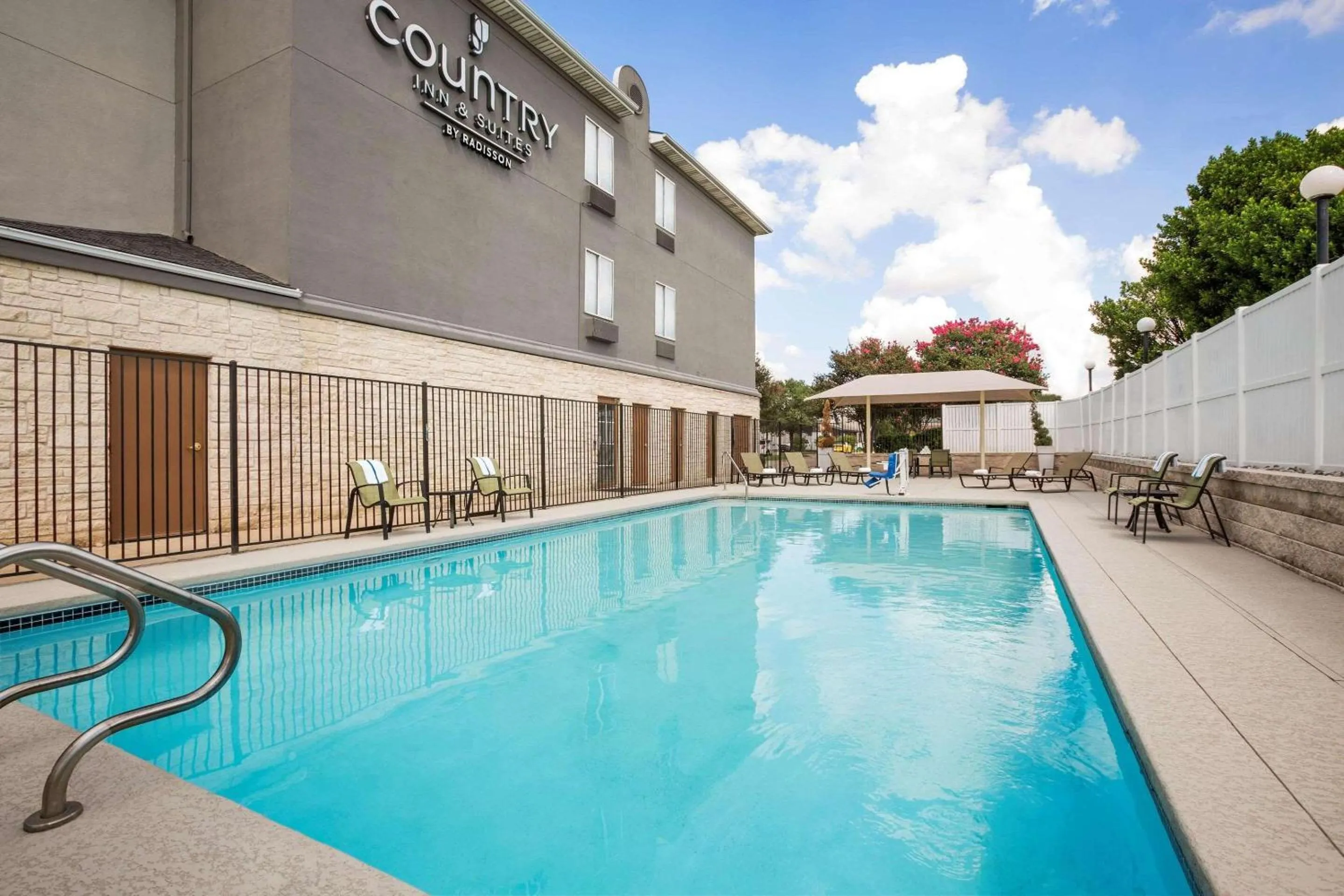 Swimming pool in Country Inn & Suites by Radisson, Austin North Pflugerville , TX