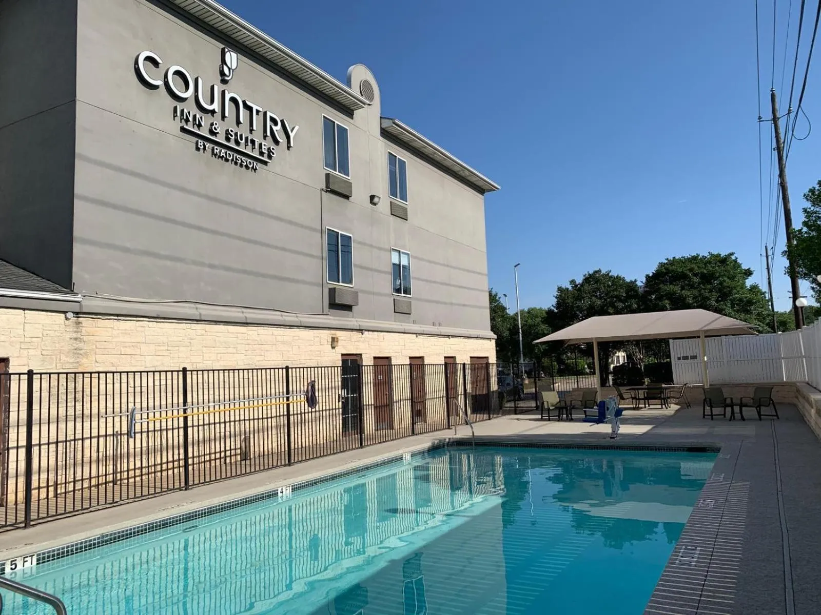Swimming pool in Country Inn & Suites by Radisson, Austin North Pflugerville , TX