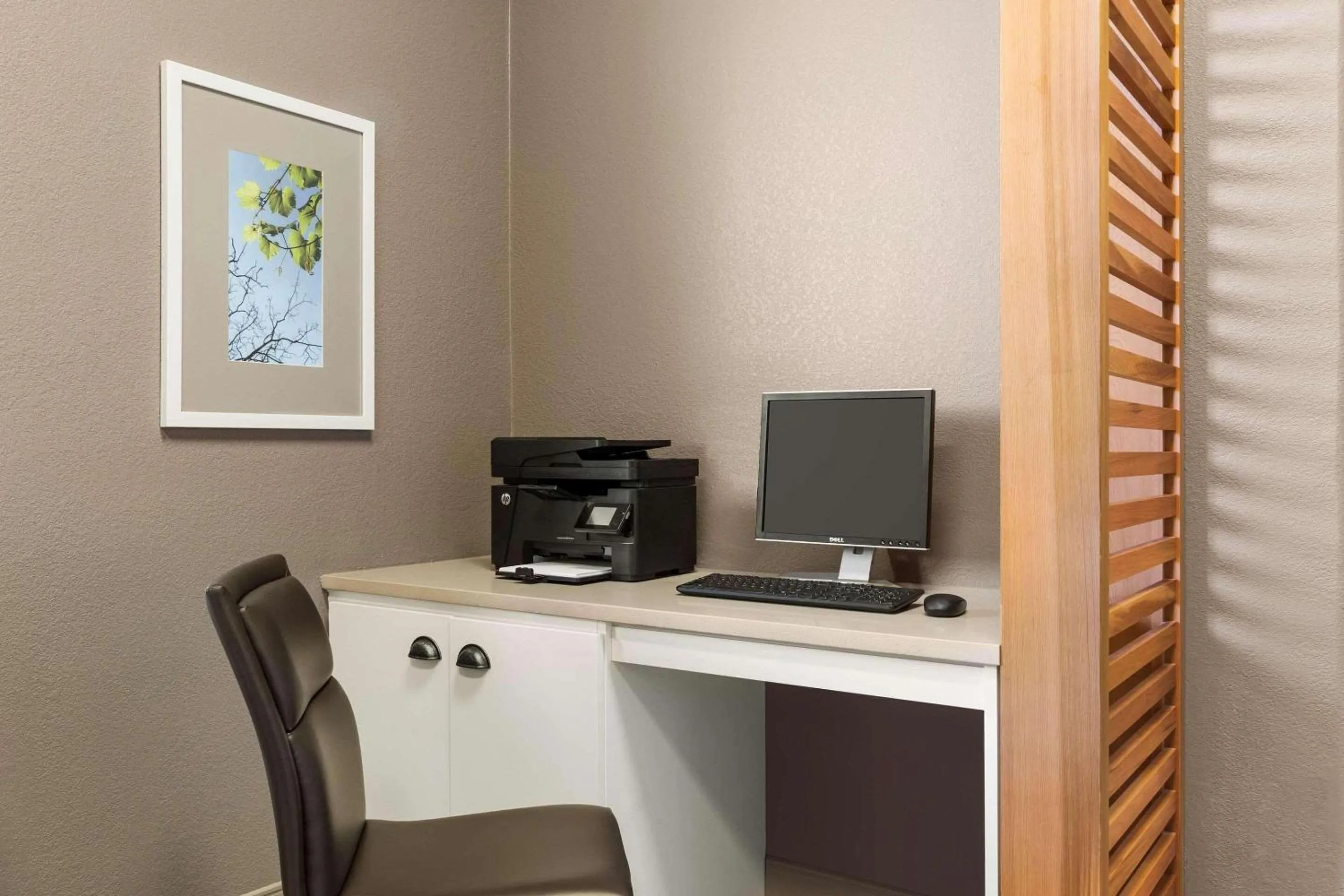 Business facilities in Country Inn & Suites by Radisson, Austin North Pflugerville , TX