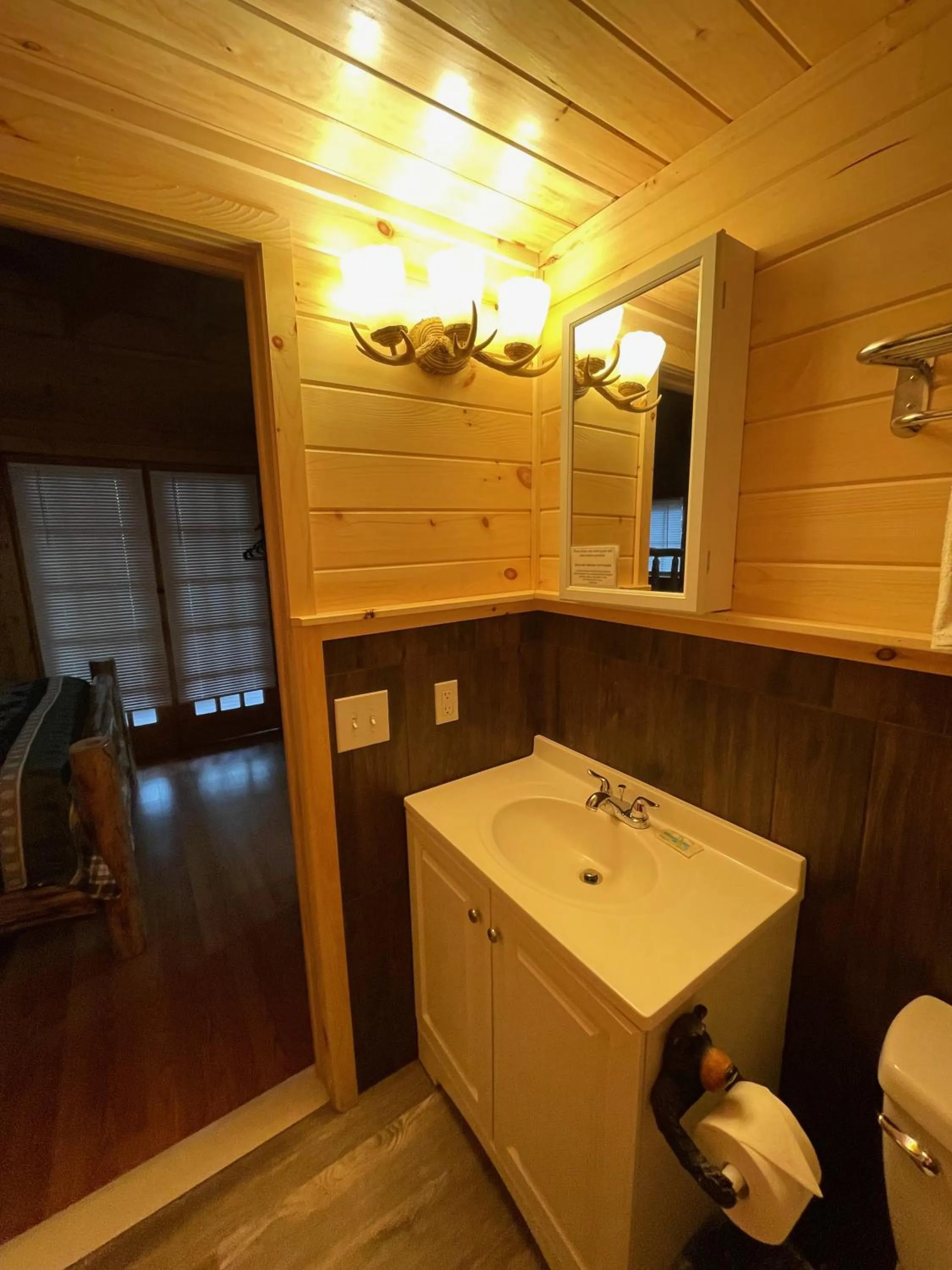 Bathroom in English Brook Cottages