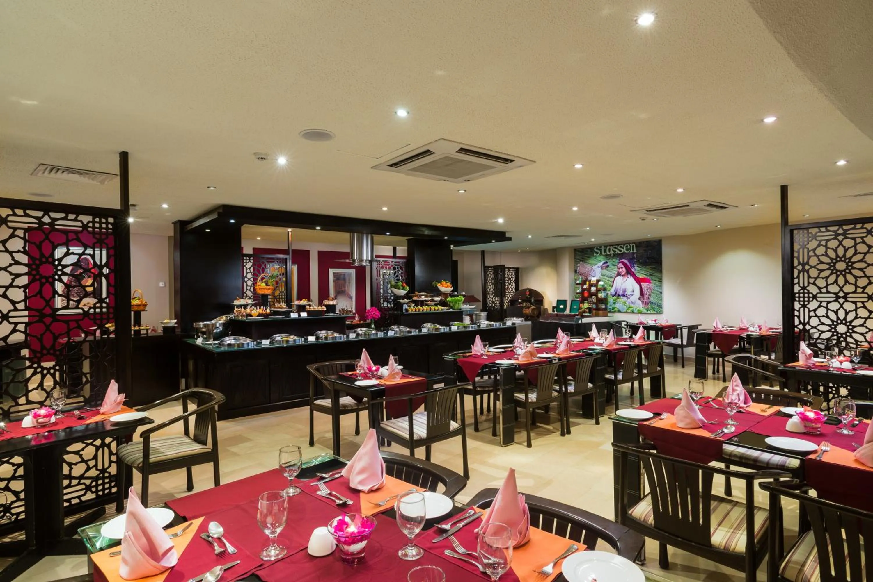 Restaurant/places to eat in Al Wadi Hotel