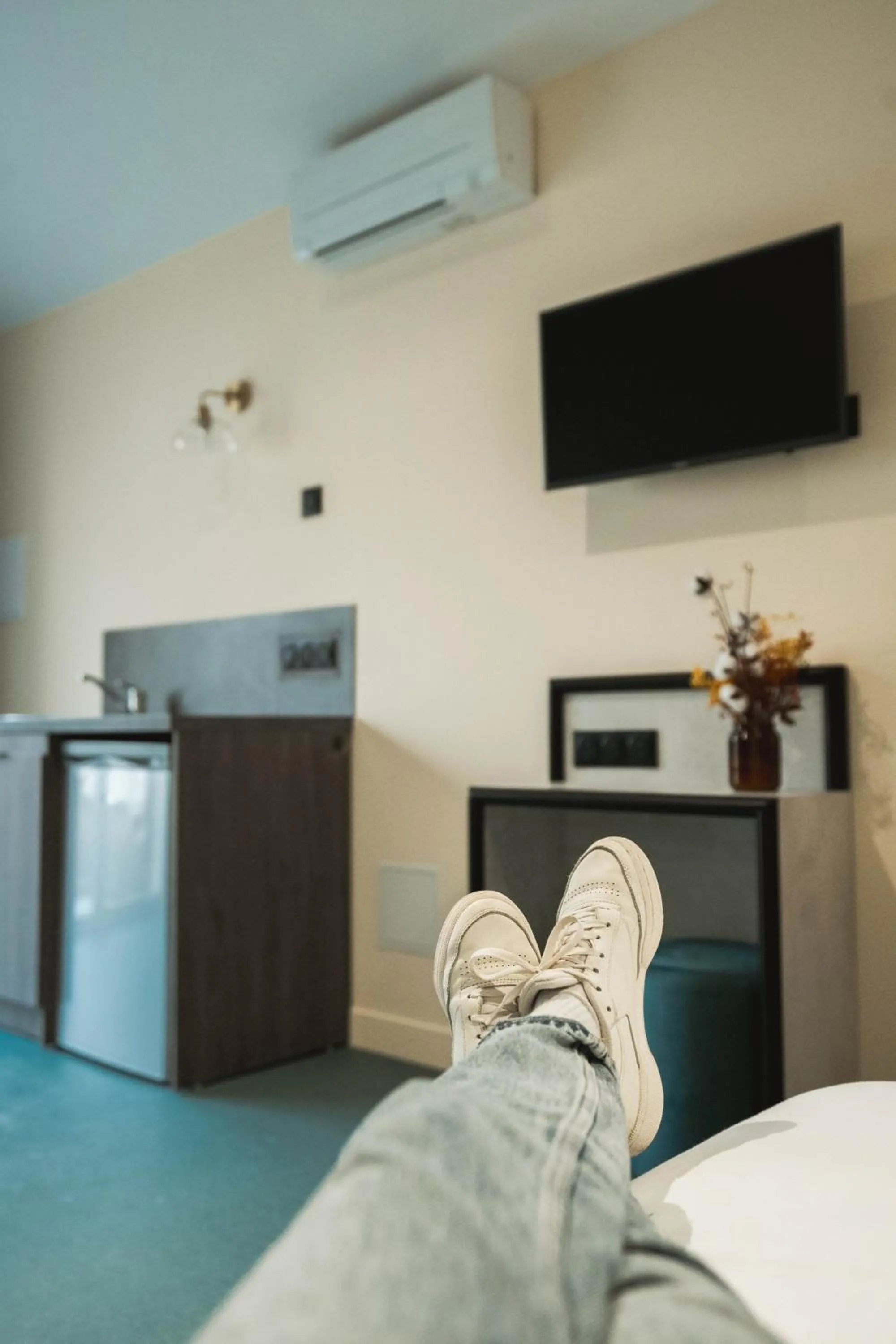 Communal lounge/ TV room in La Maison Montparnasse