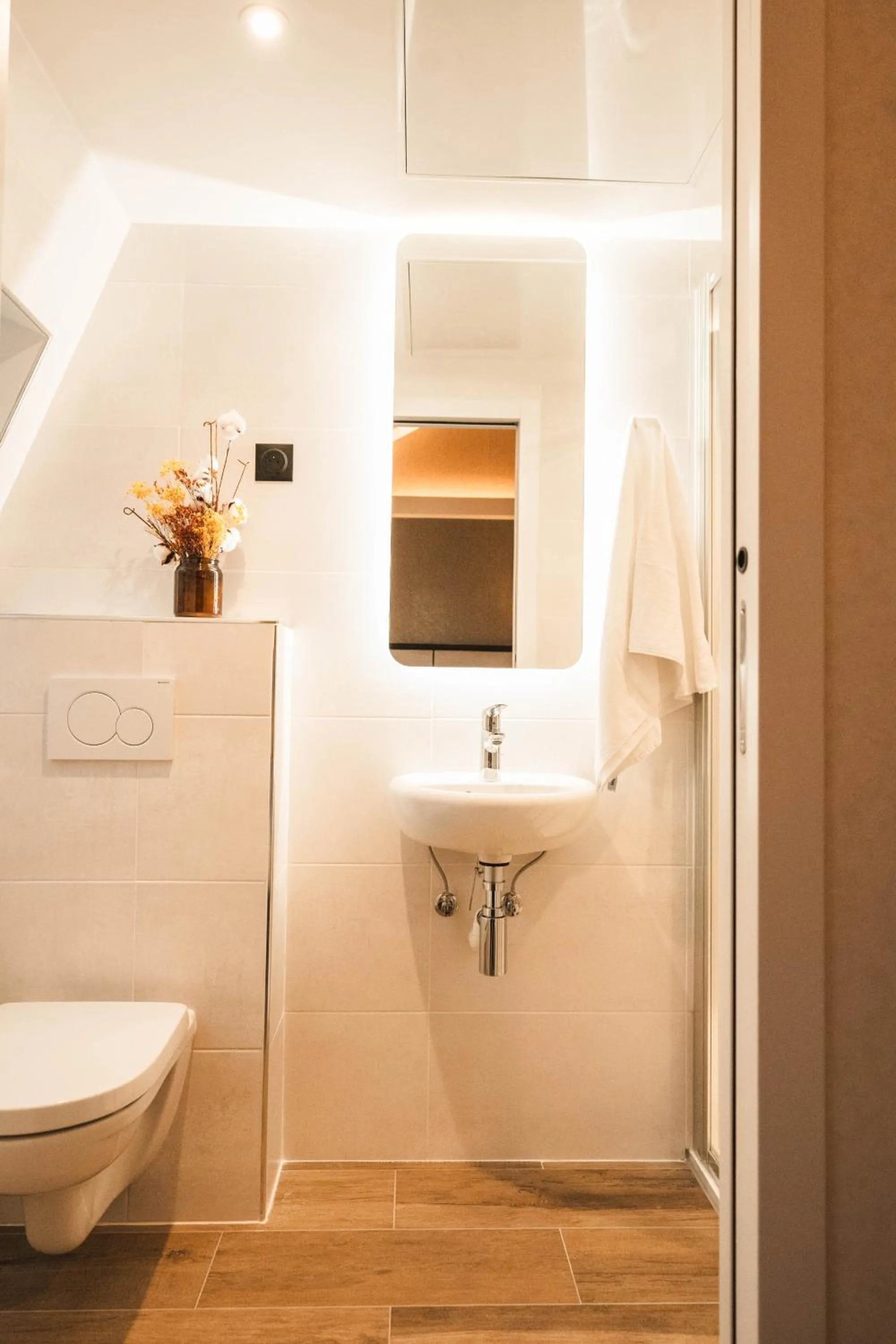 Toilet in La Maison Montparnasse