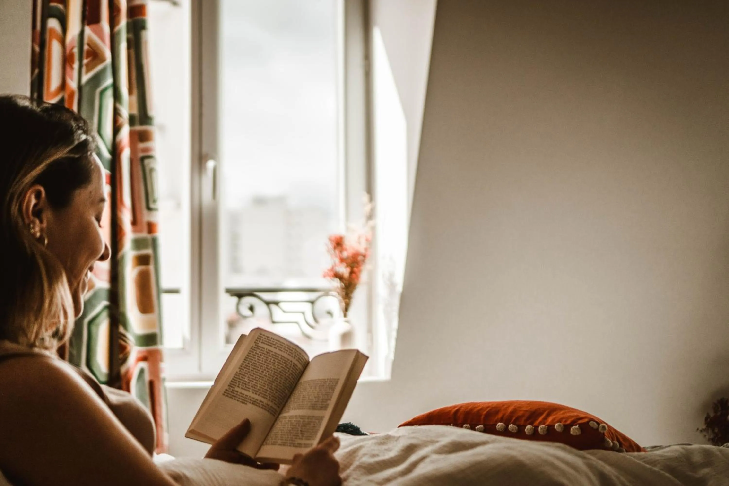 People, Bed in La Maison Montparnasse