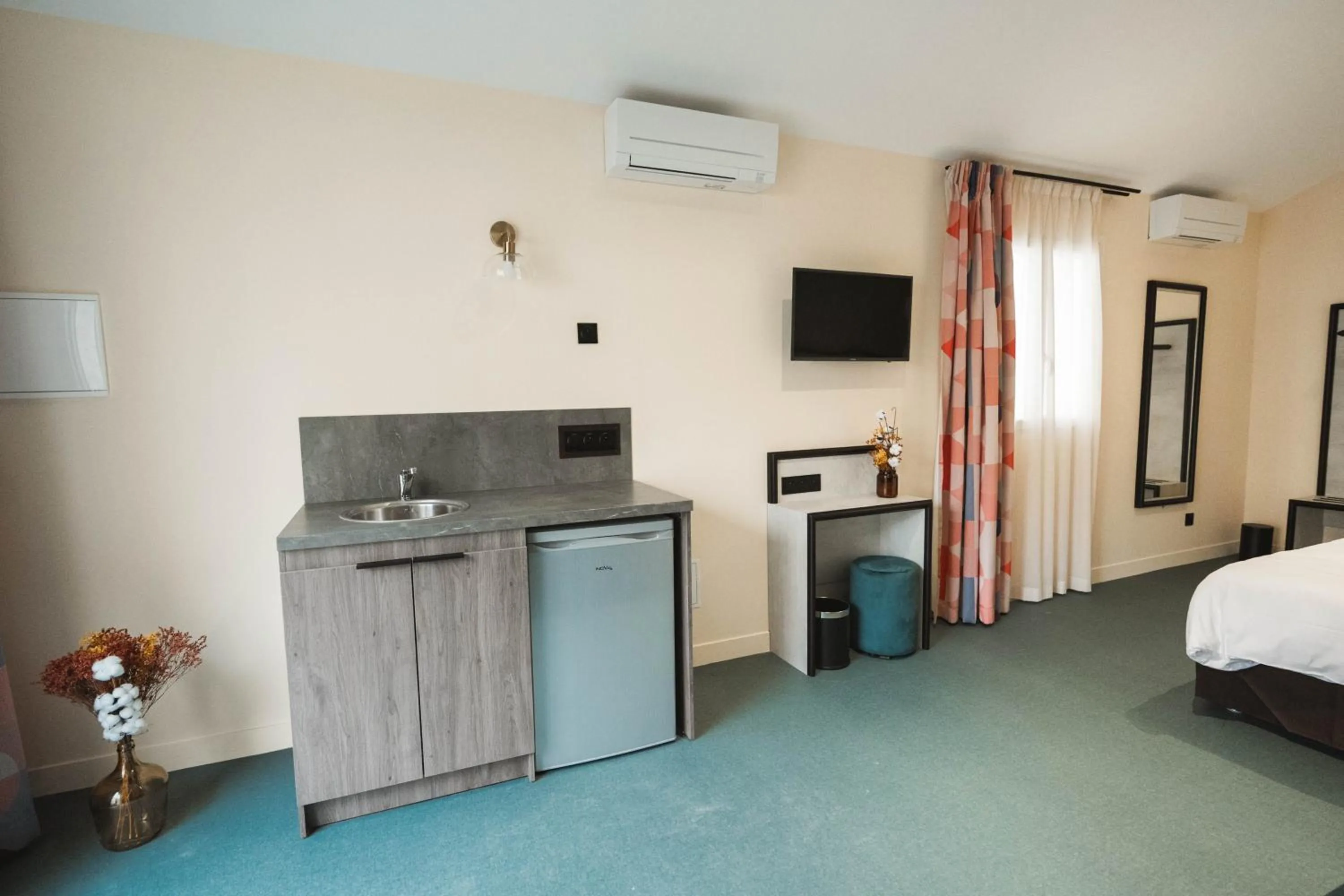 TV and multimedia, Bed in La Maison Montparnasse