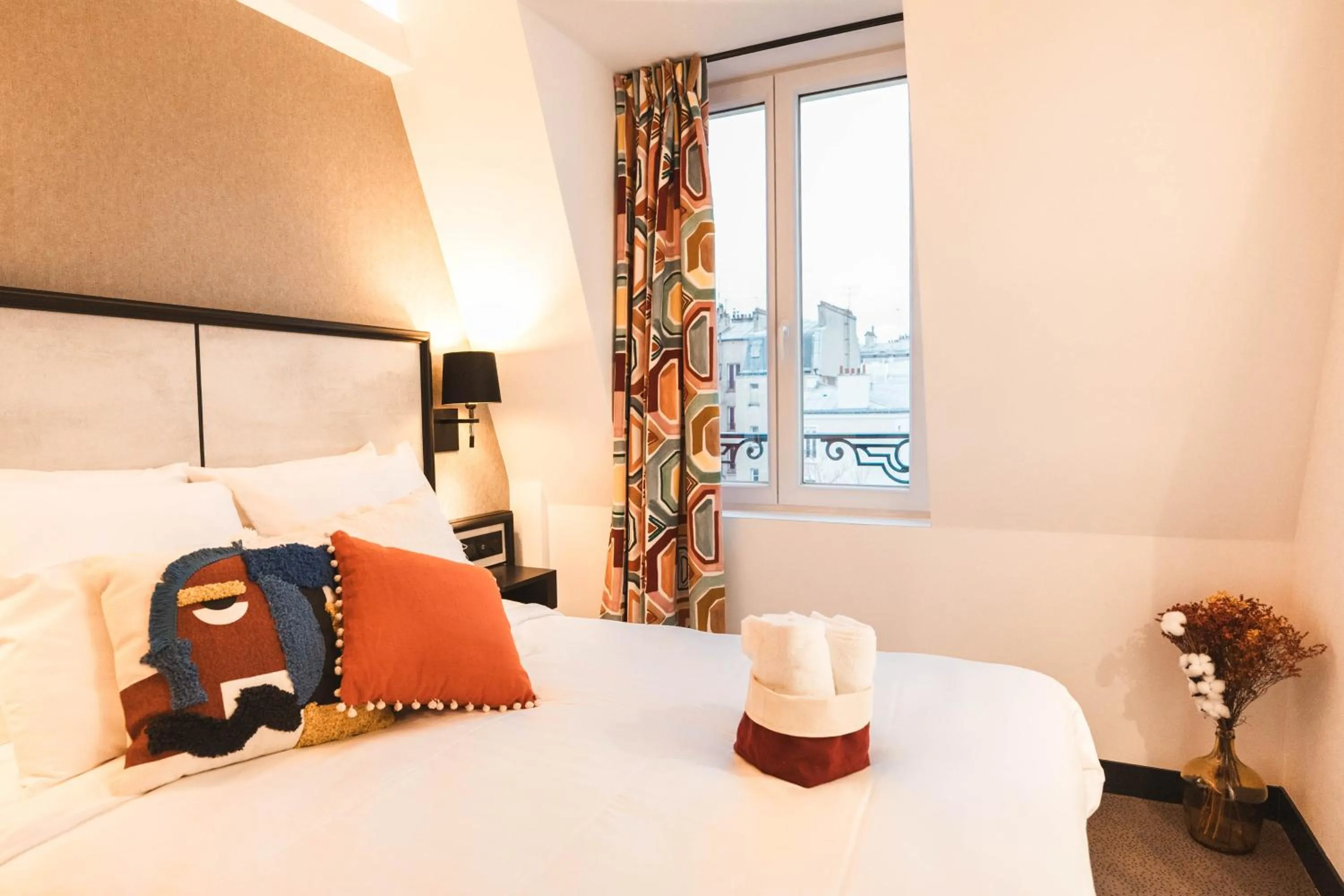 Bedroom, Bed in La Maison Montparnasse