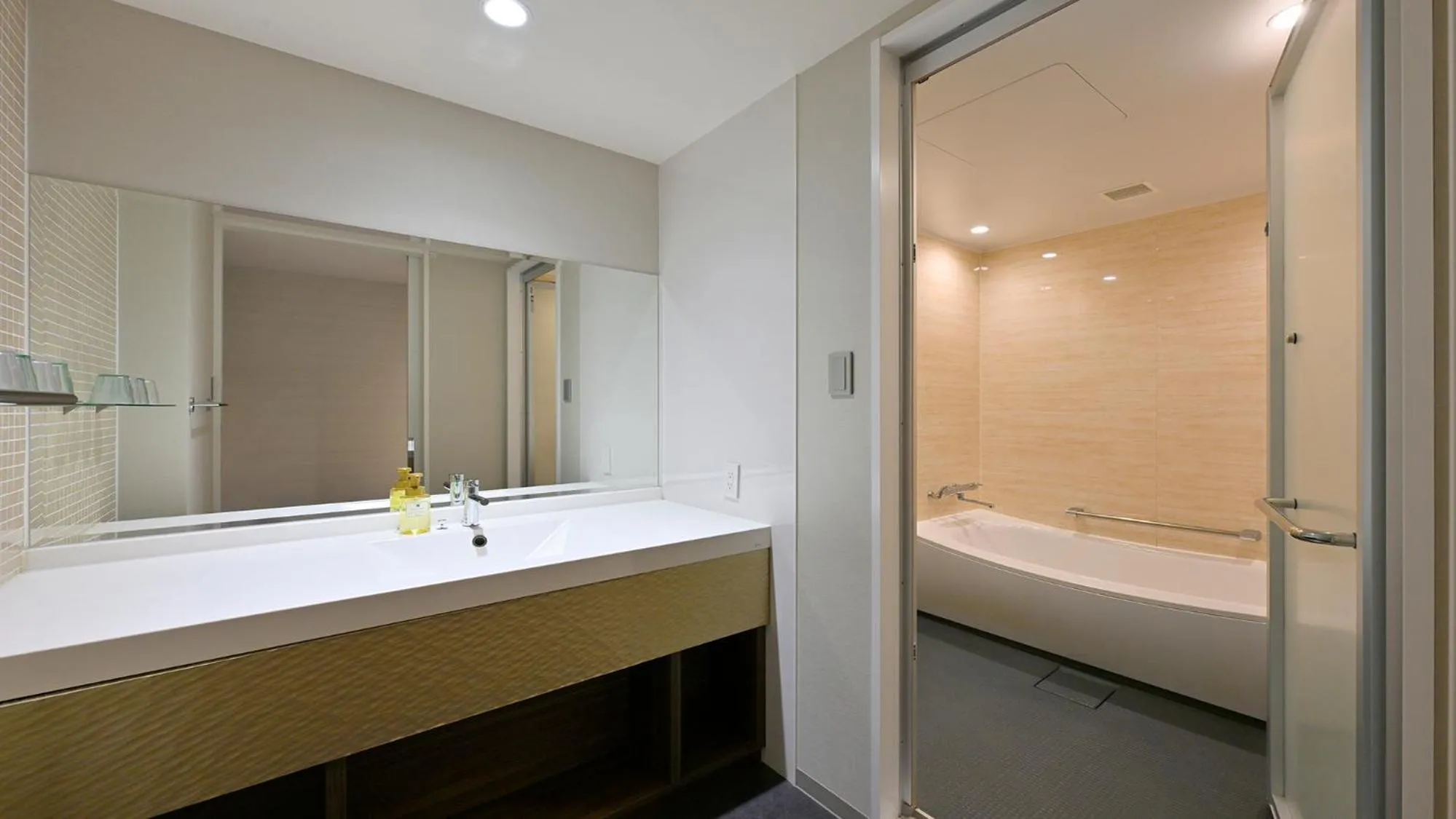 Photo of the whole room in Quintessa Hotel Osaka Bay