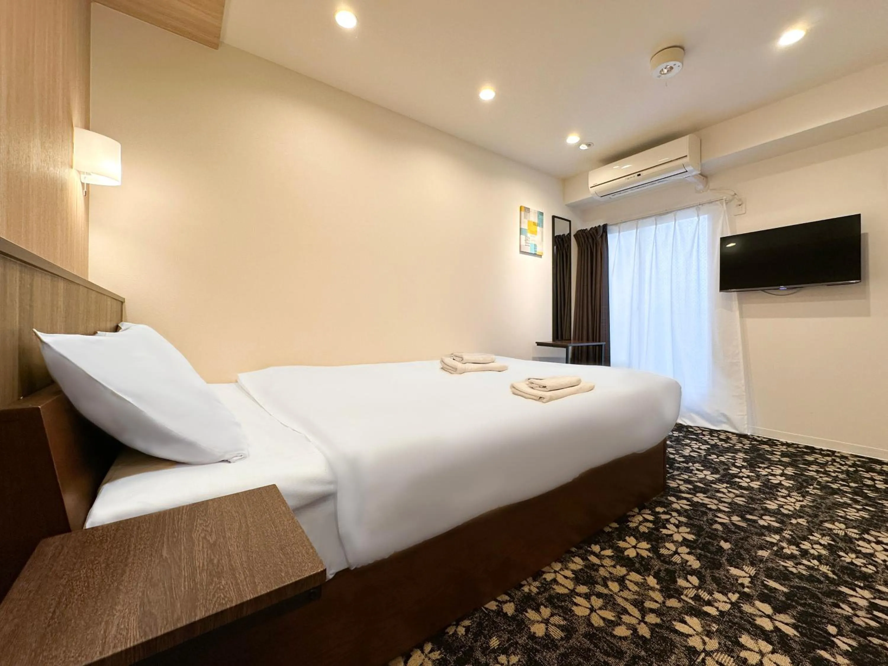 Bed in Osaka Ebisu Hotel