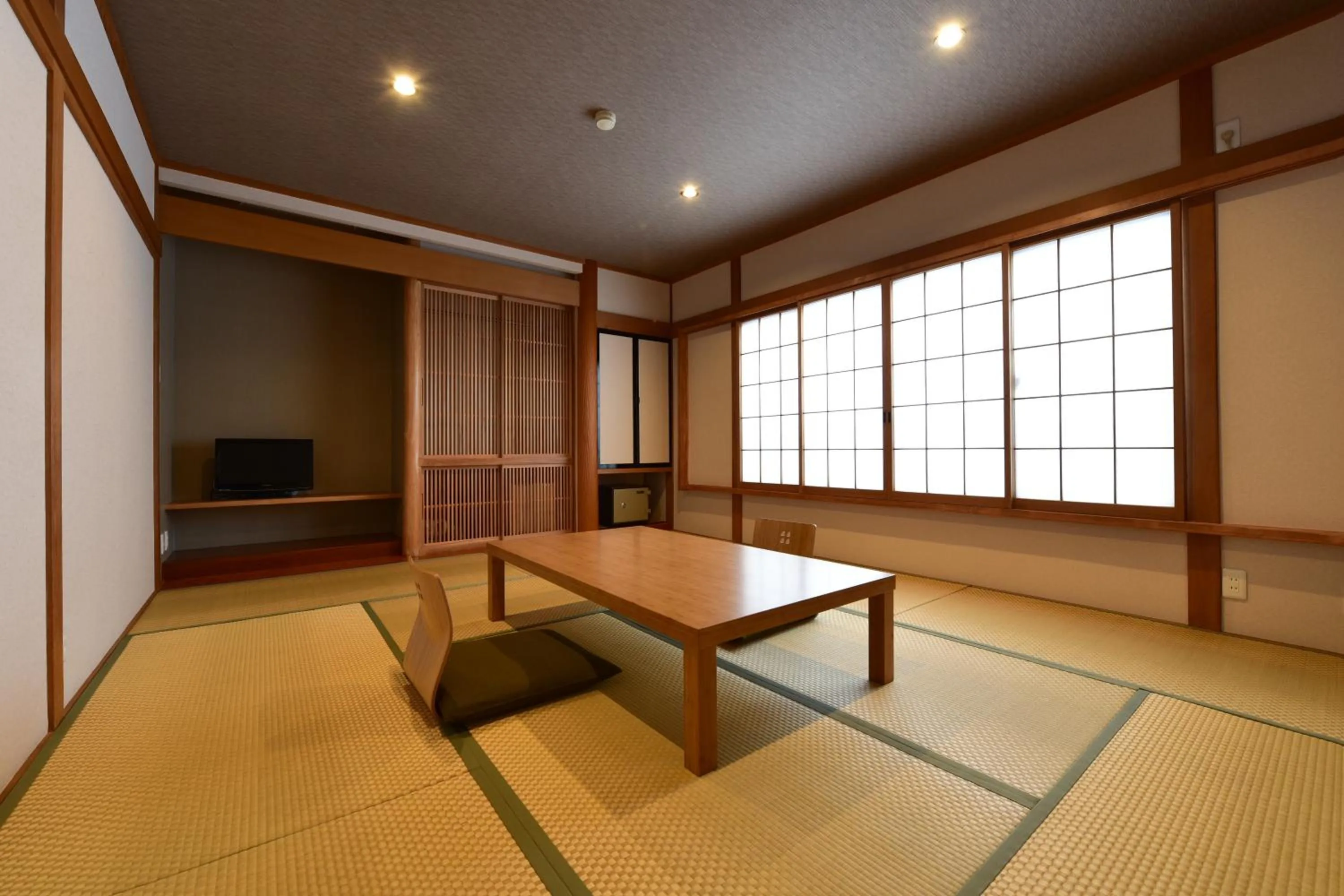 Photo of the whole room in Hinatamikan