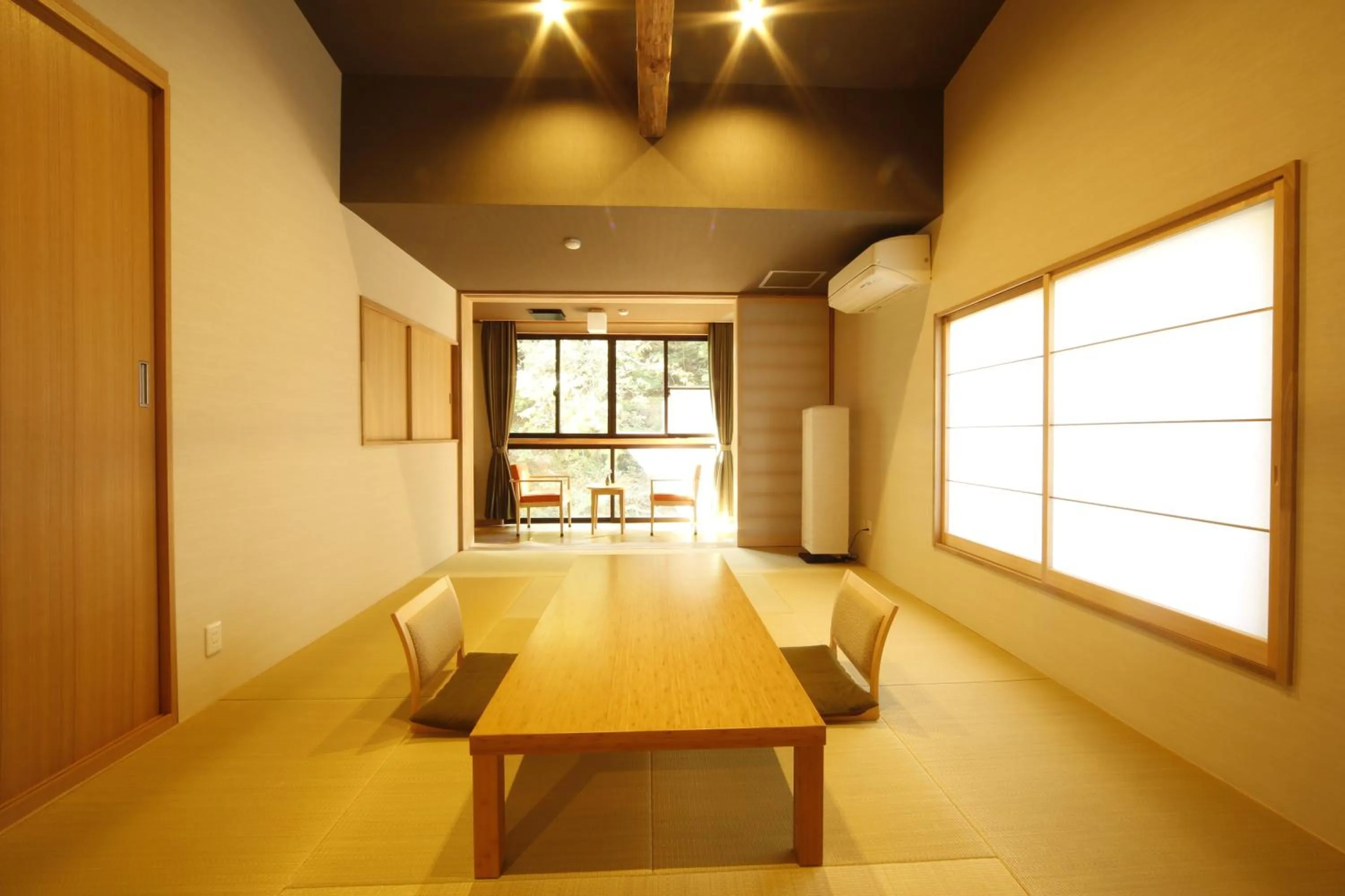 Photo of the whole room in Hinatamikan