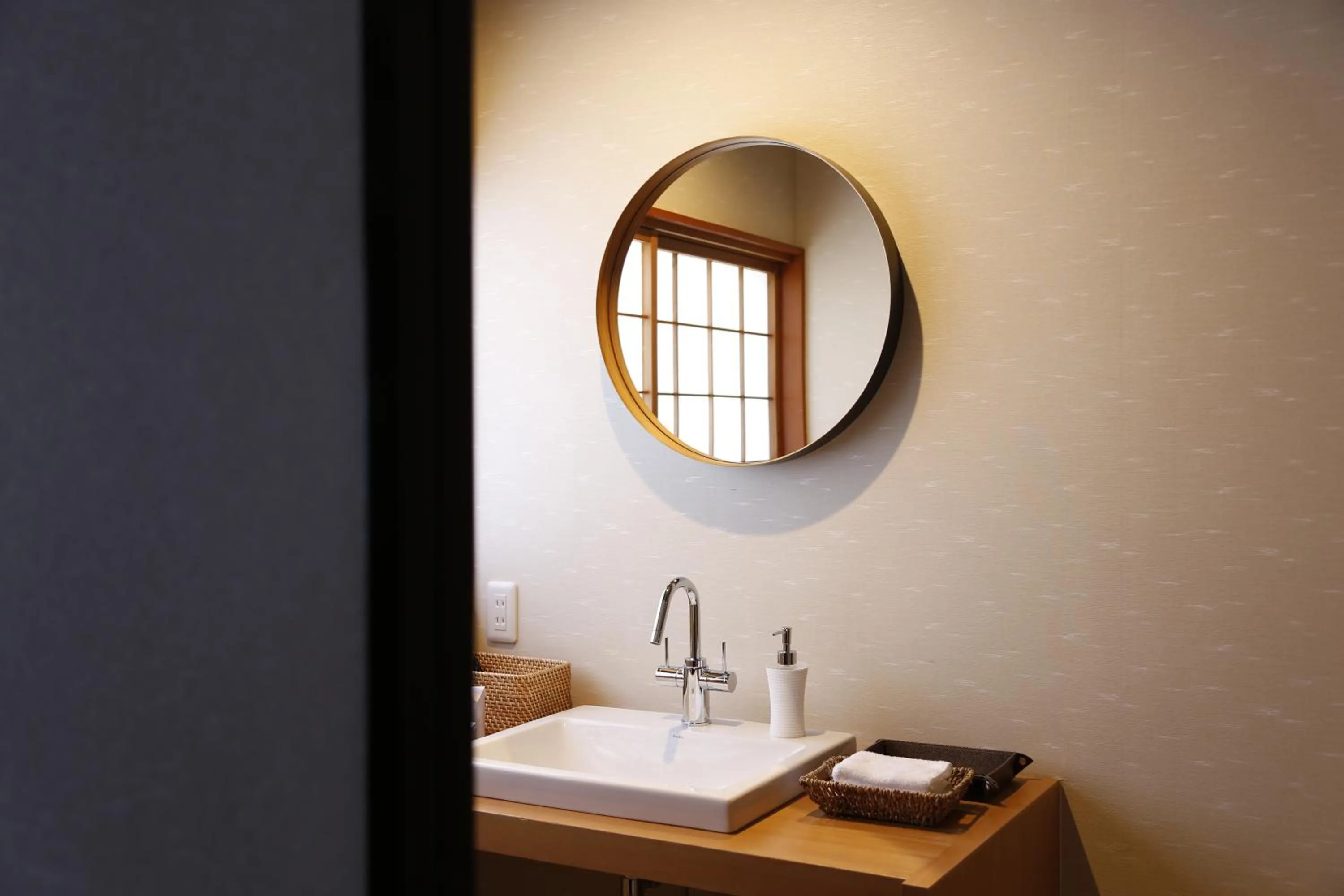 Property building in Hinatamikan