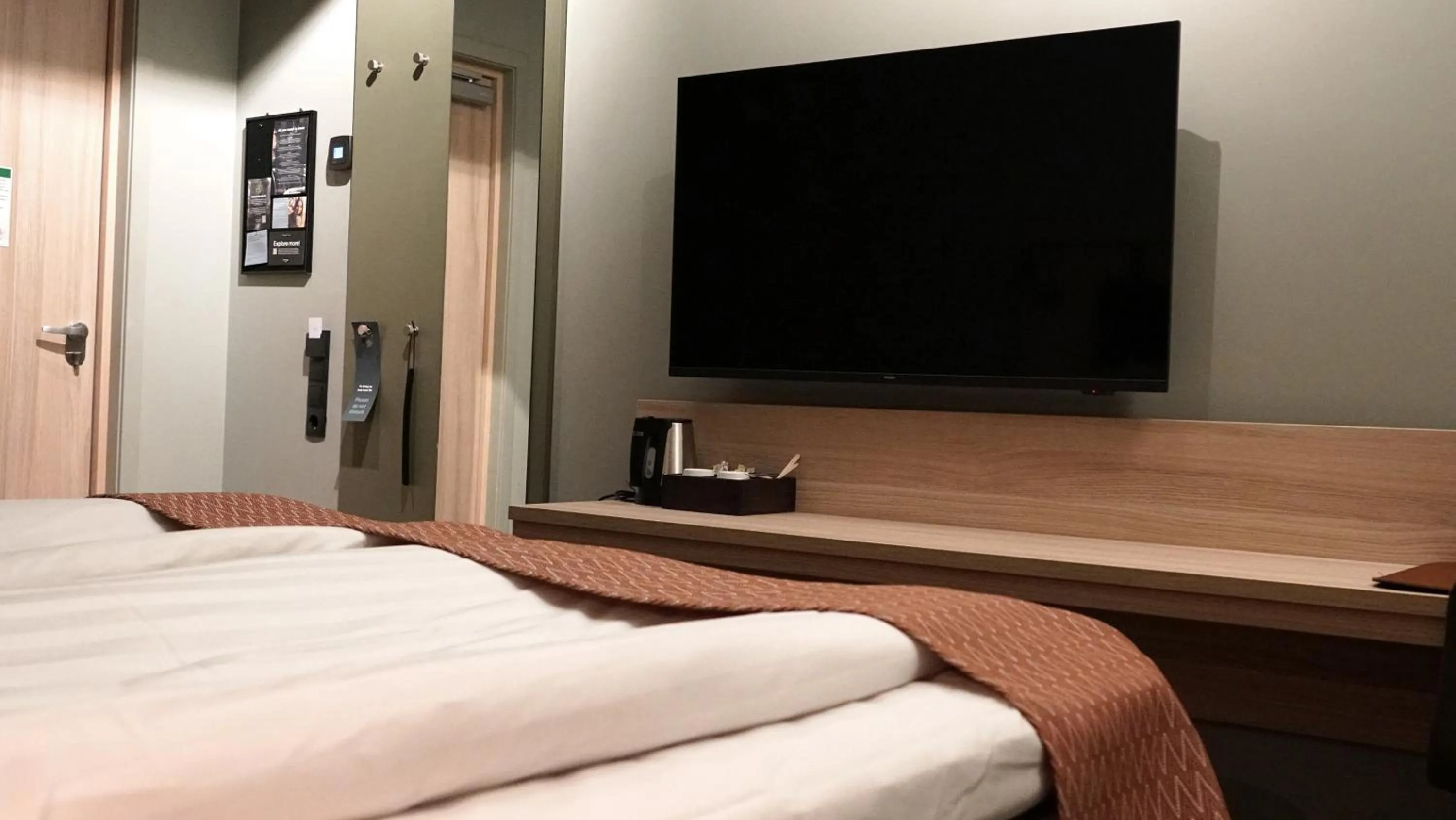 Property building, Bed in Quality Hotel Grand, Borås