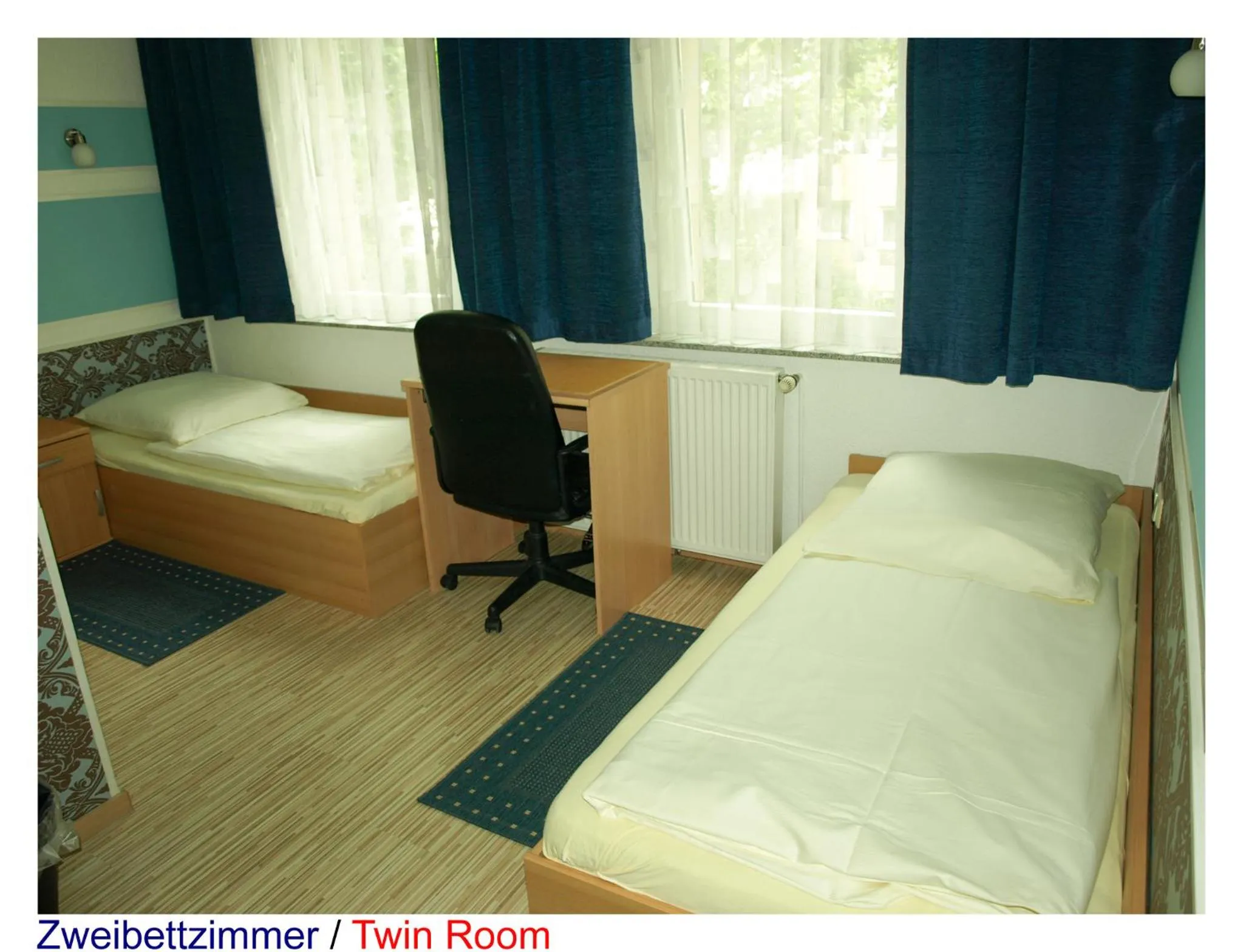 Photo of the whole room, Bed in Pension Central Nuernberg-Fuerth
