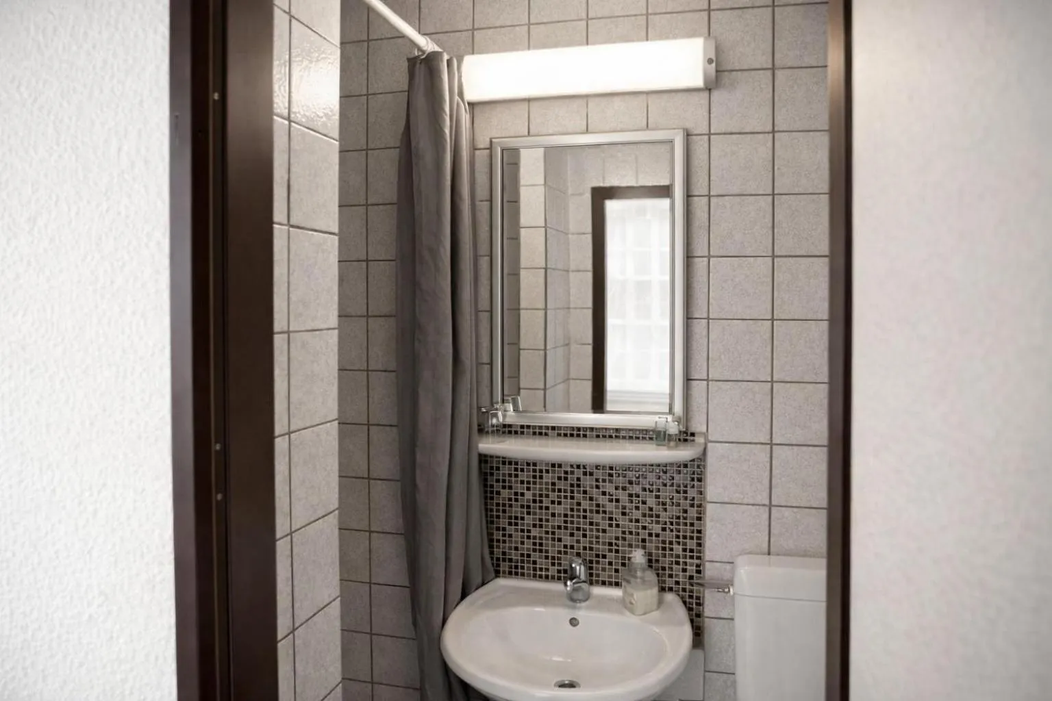 Bathroom in Pension Central Nuernberg-Fuerth