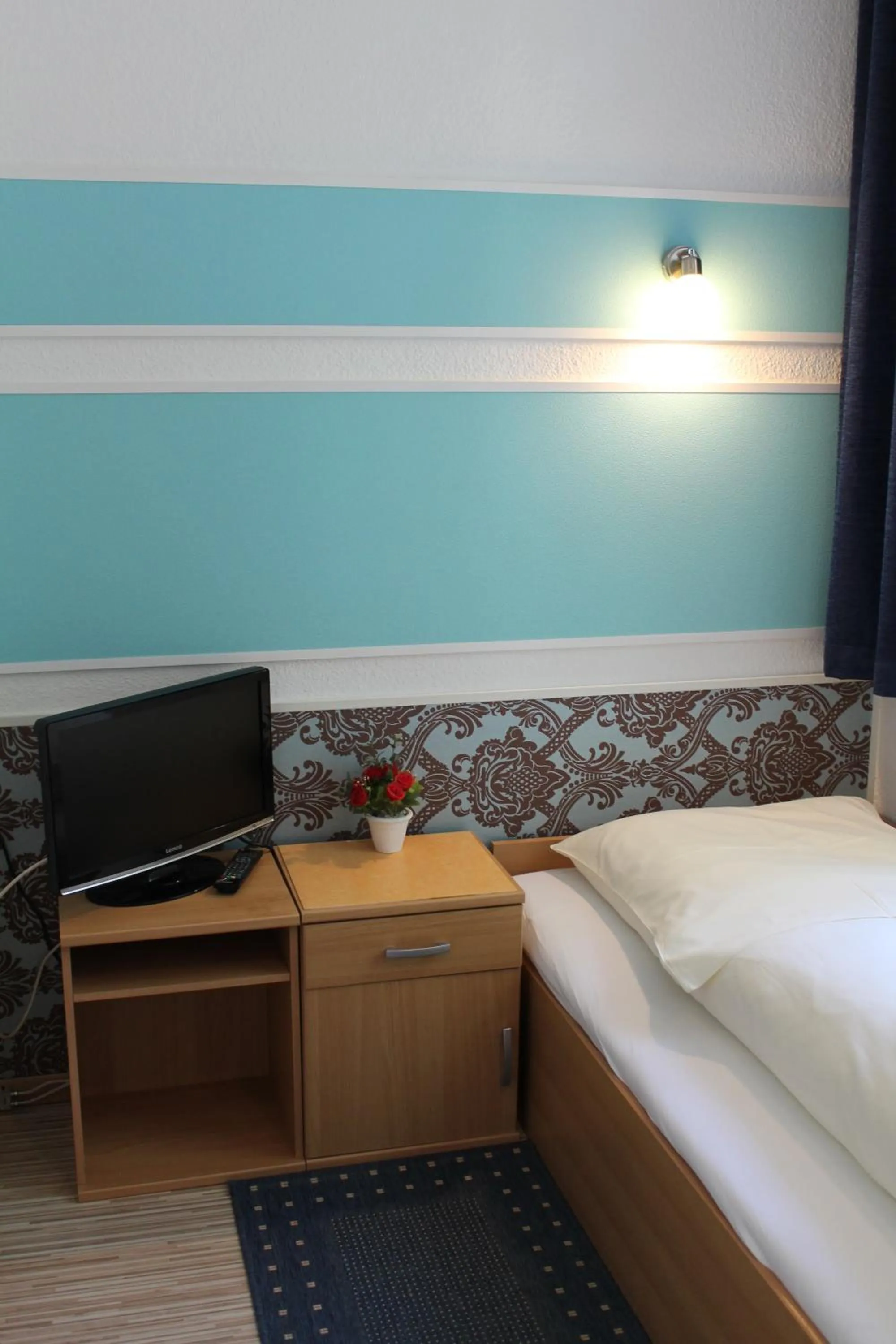 Bed in Pension Central Nuernberg-Fuerth