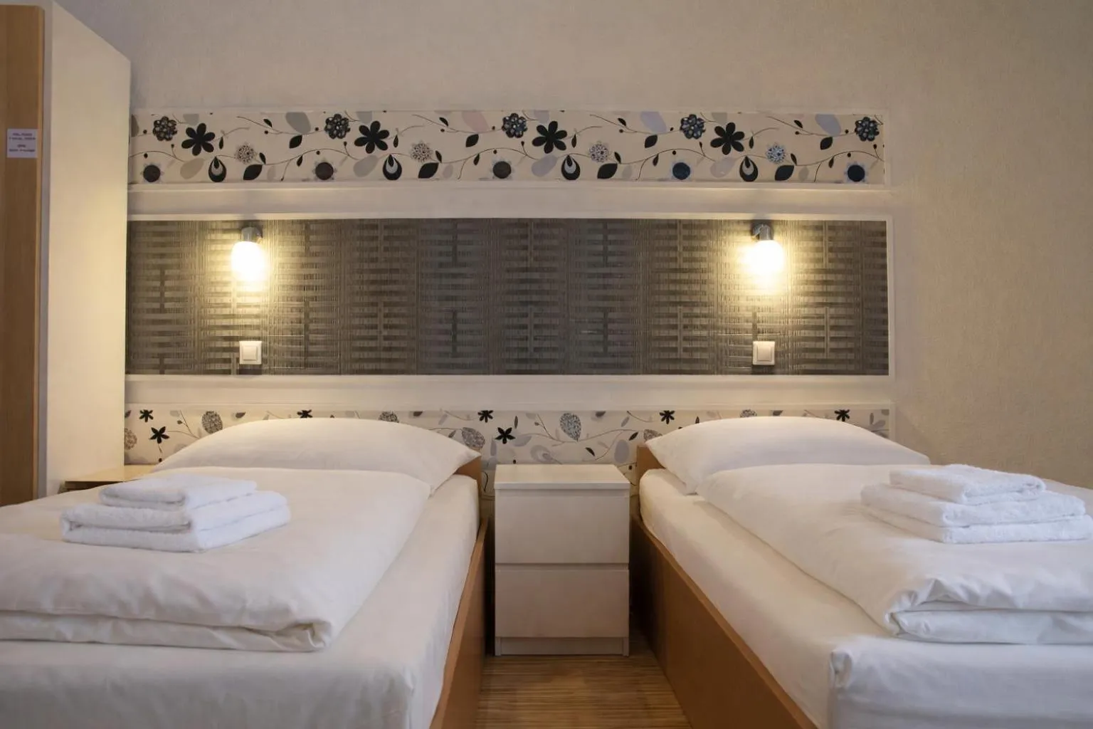 Photo of the whole room, Bed in Pension Central Nuernberg-Fuerth
