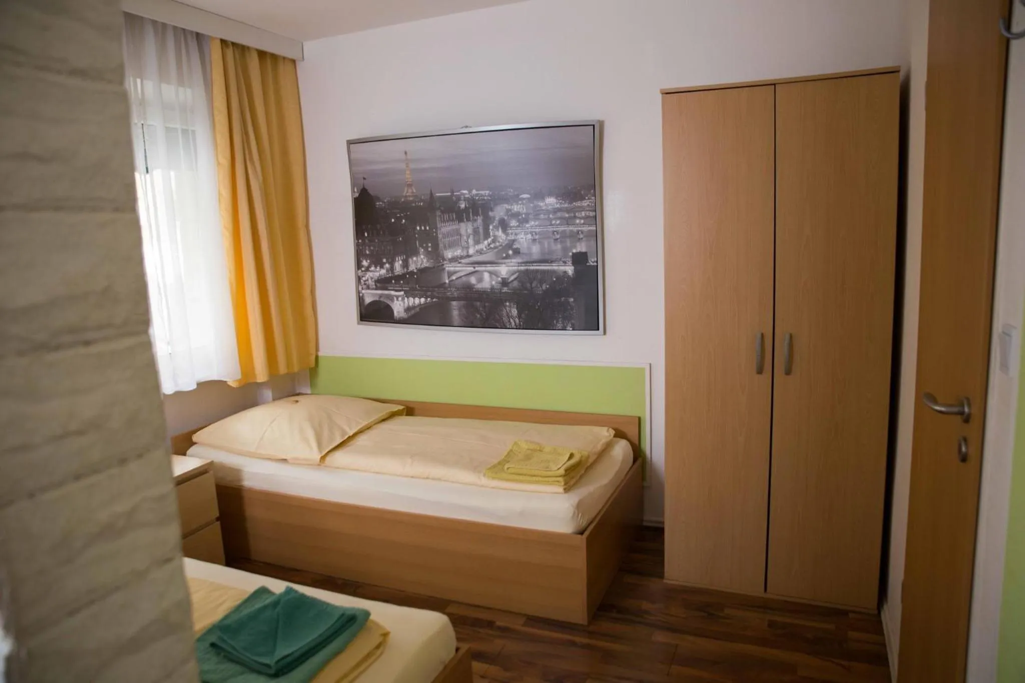 Bed in Pension Central Nuernberg-Fuerth