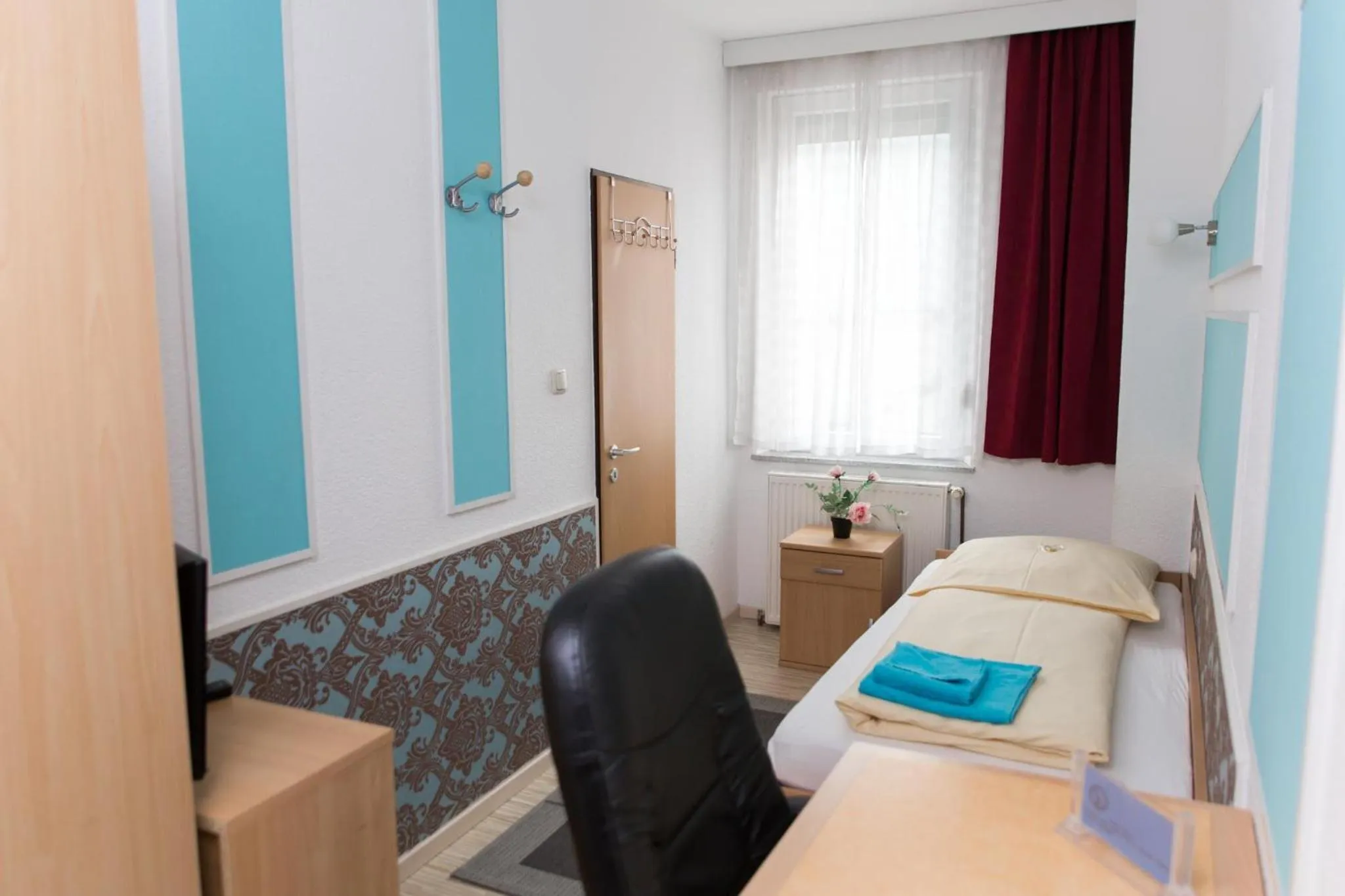 Bed in Pension Central Nuernberg-Fuerth