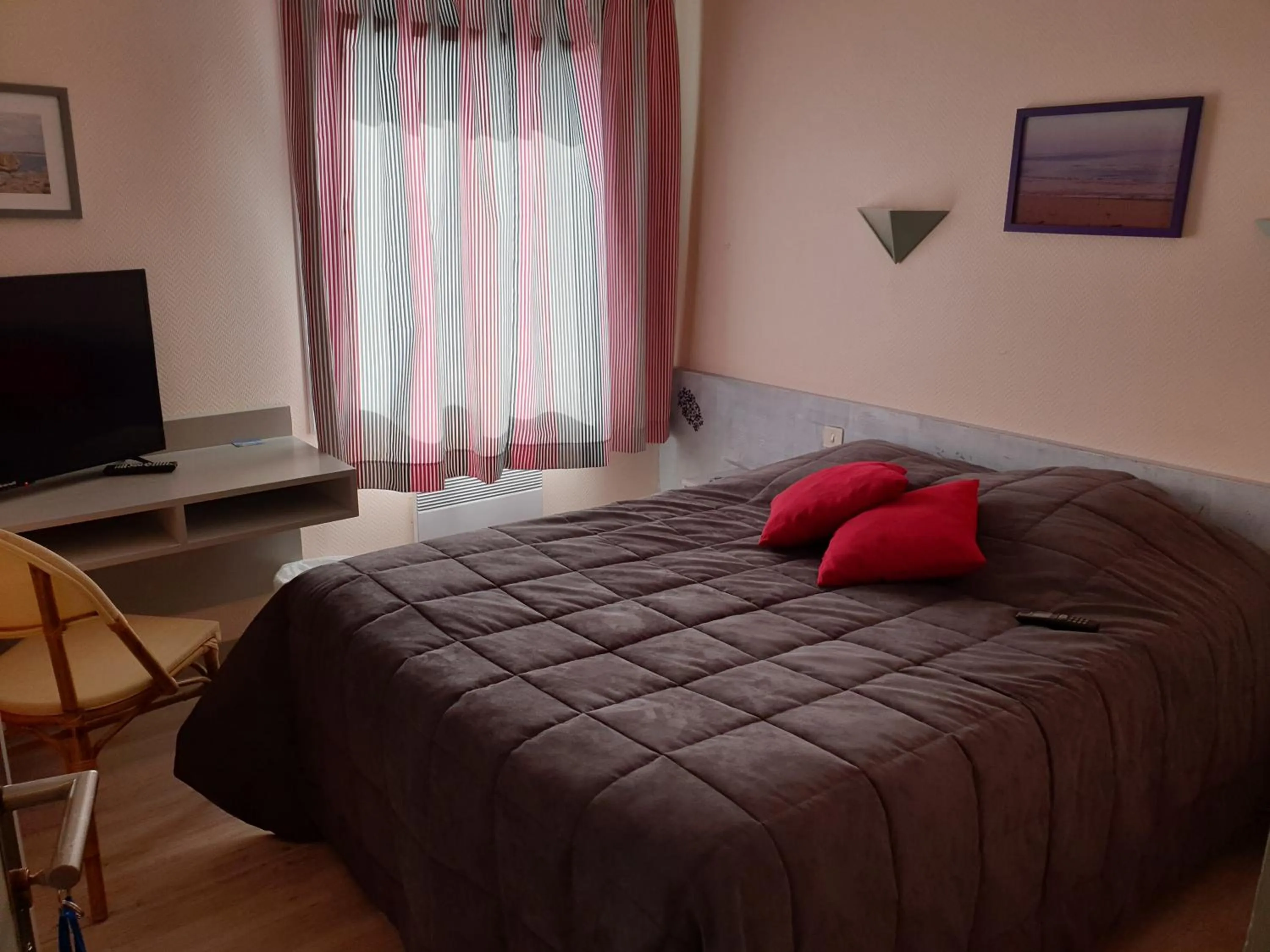 Bed in Hotel Restaurant Les Oceanides