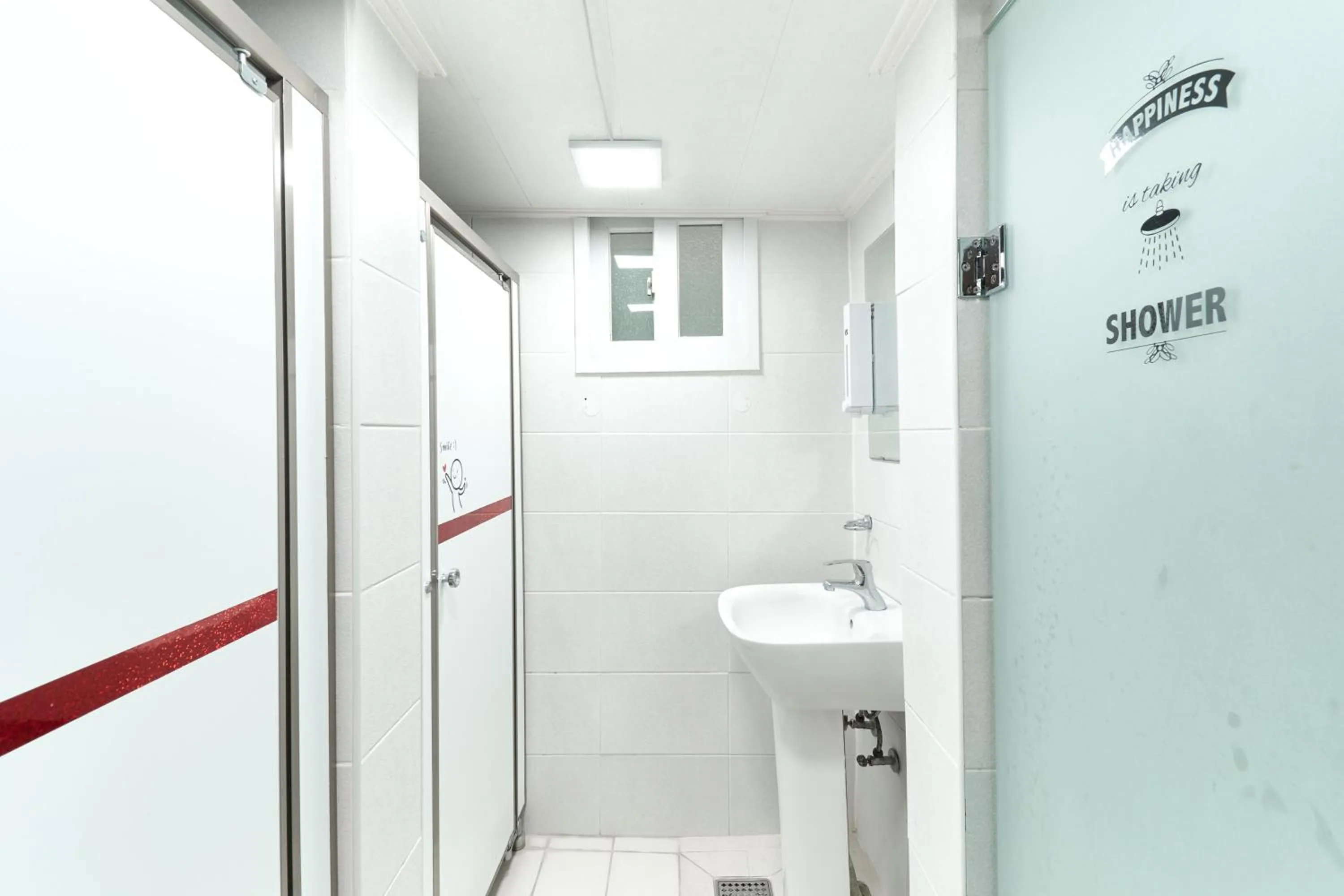 Shower in Jun Guesthouse