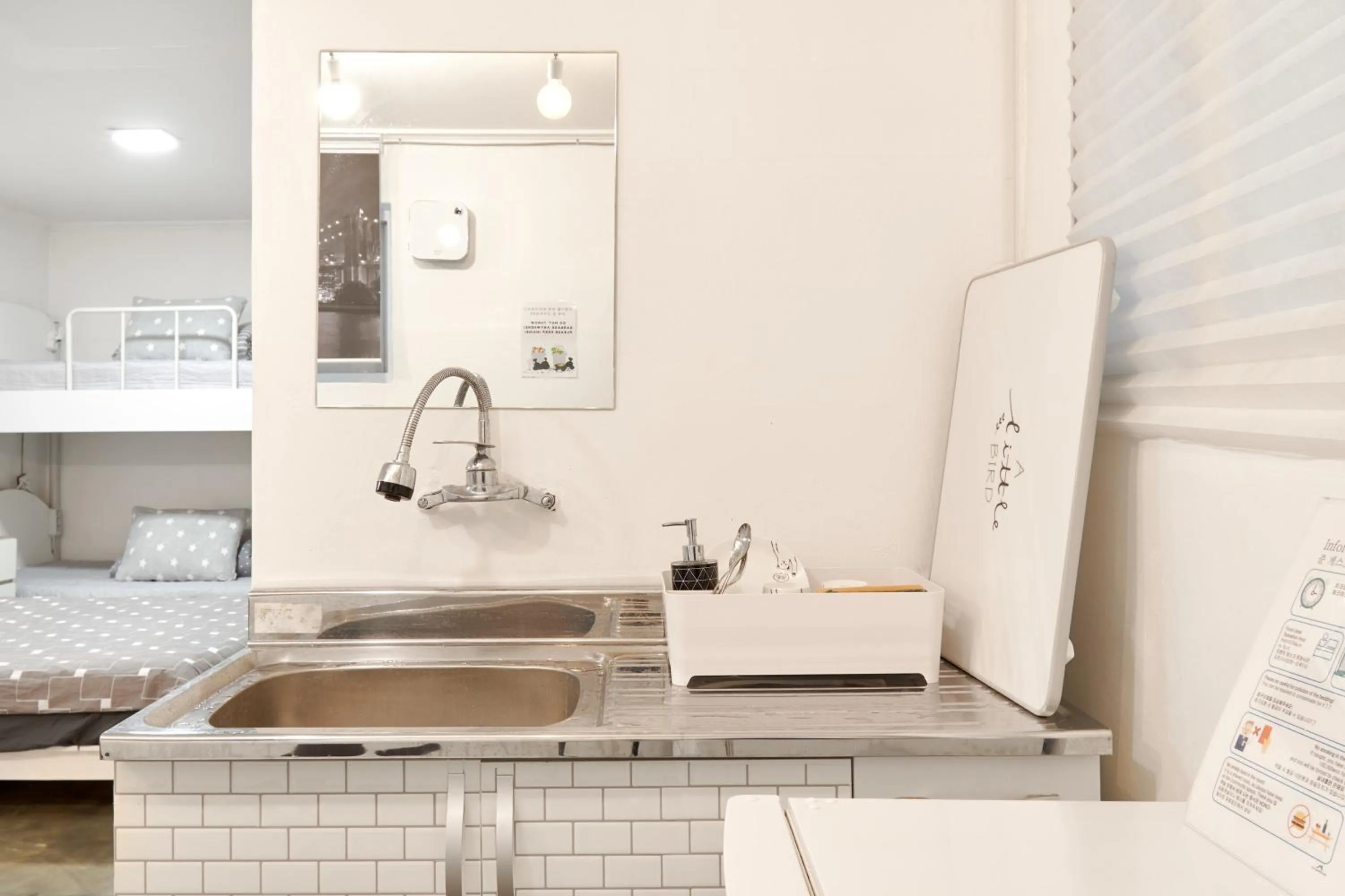 Kitchen or kitchenette, Bed in Jun Guesthouse