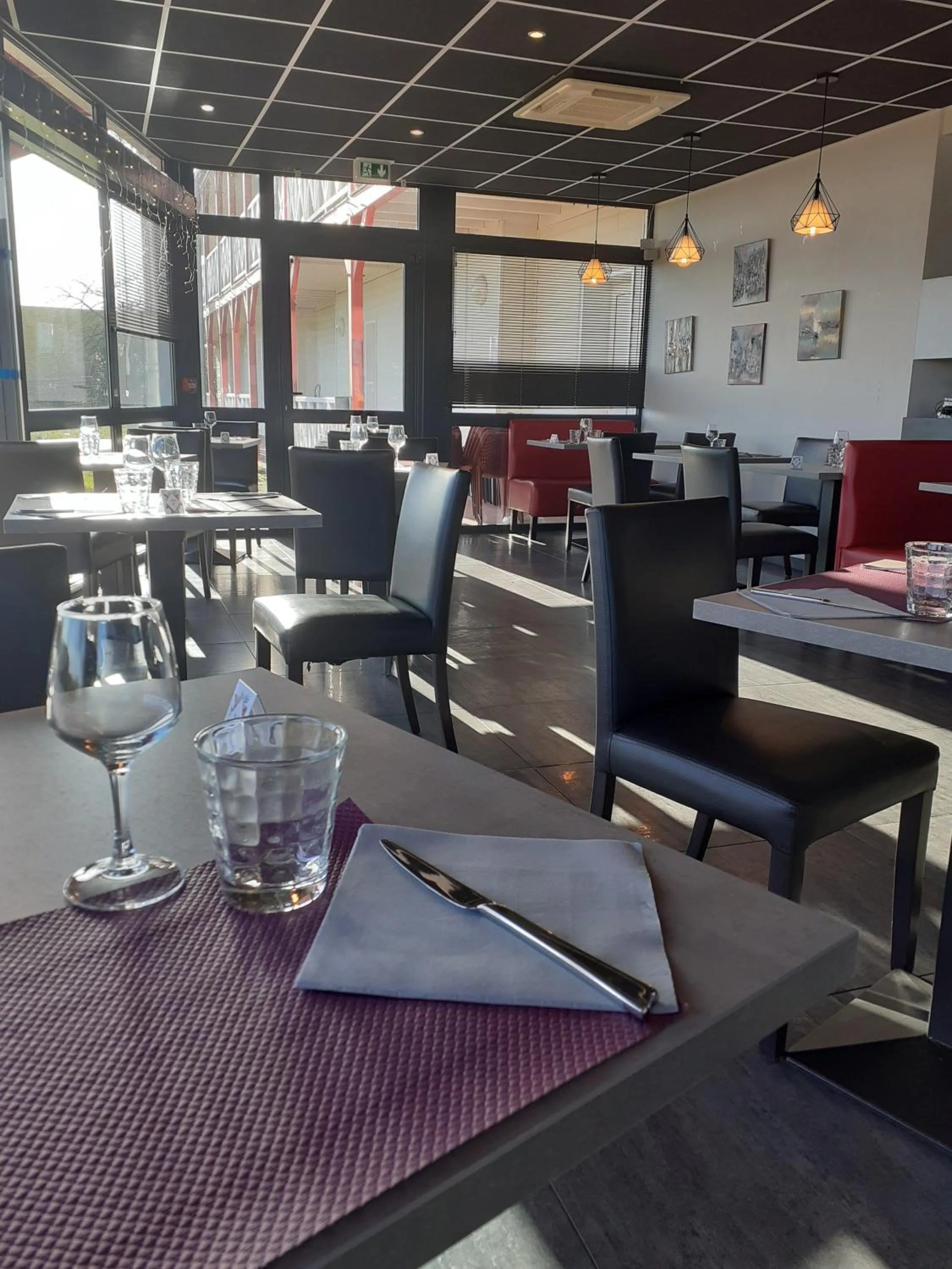 Restaurant/places to eat in Fasthotel Montmarault