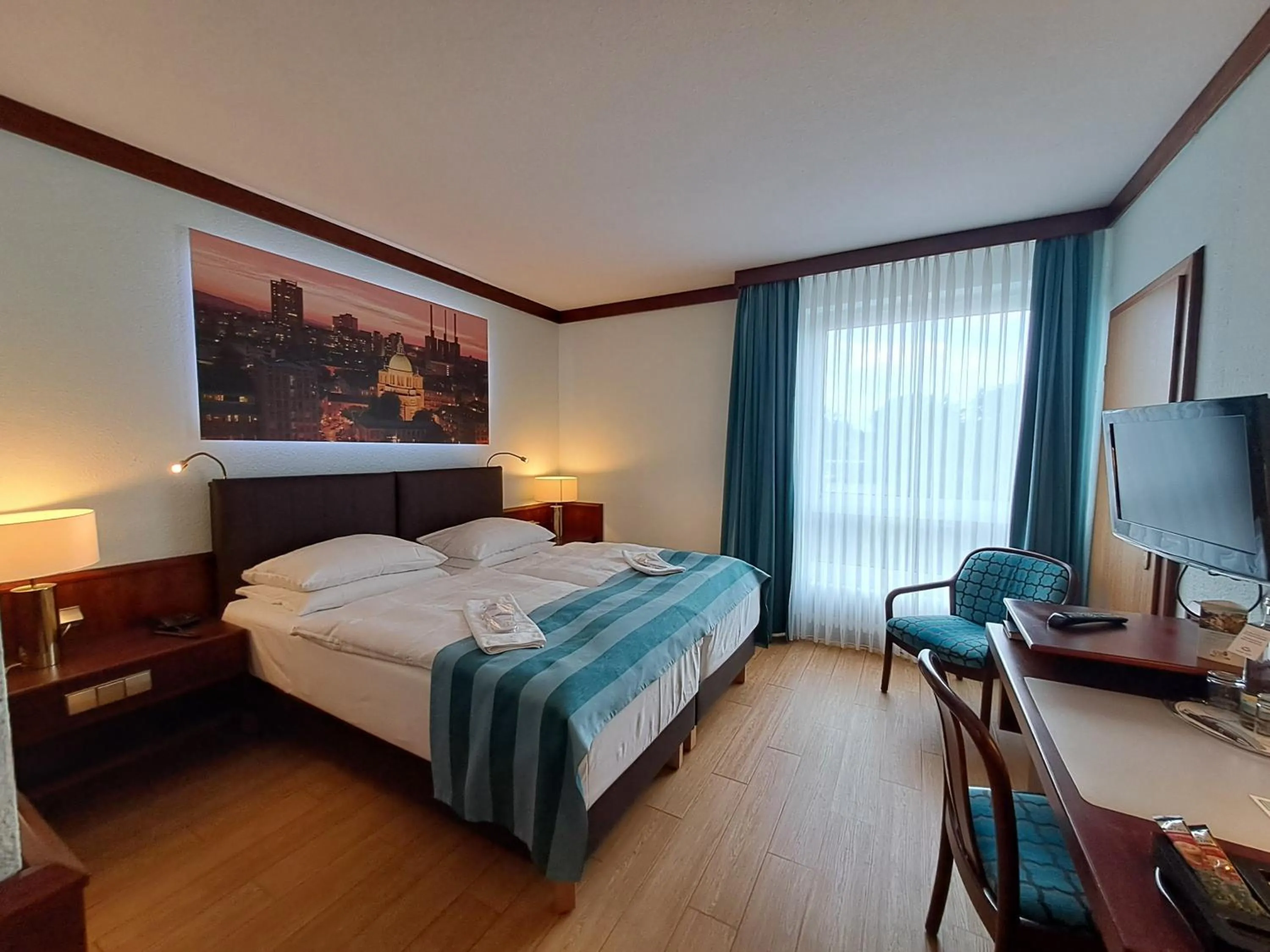 Photo of the whole room, Bed in Leine Hotel