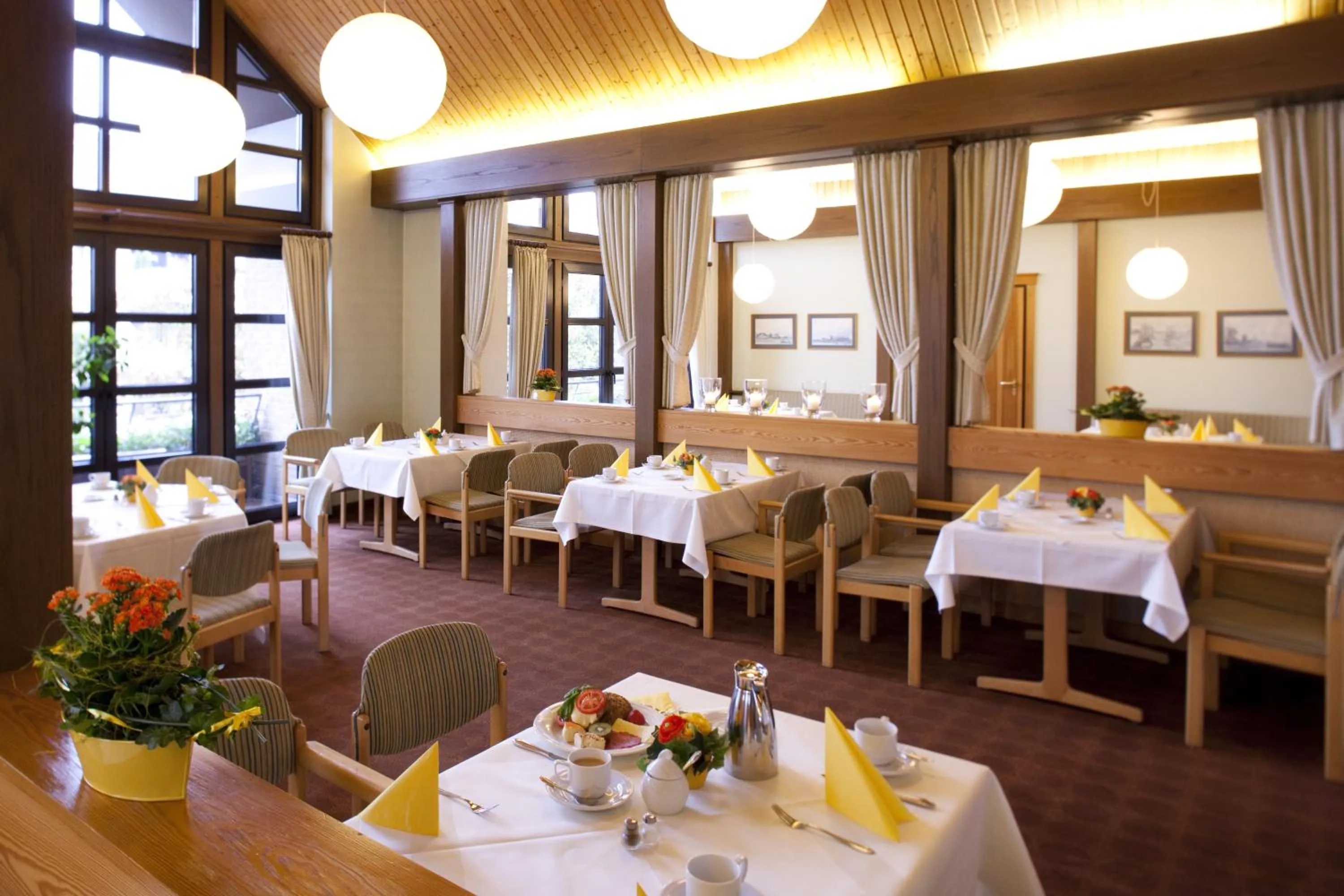 Restaurant/places to eat in Leine Hotel