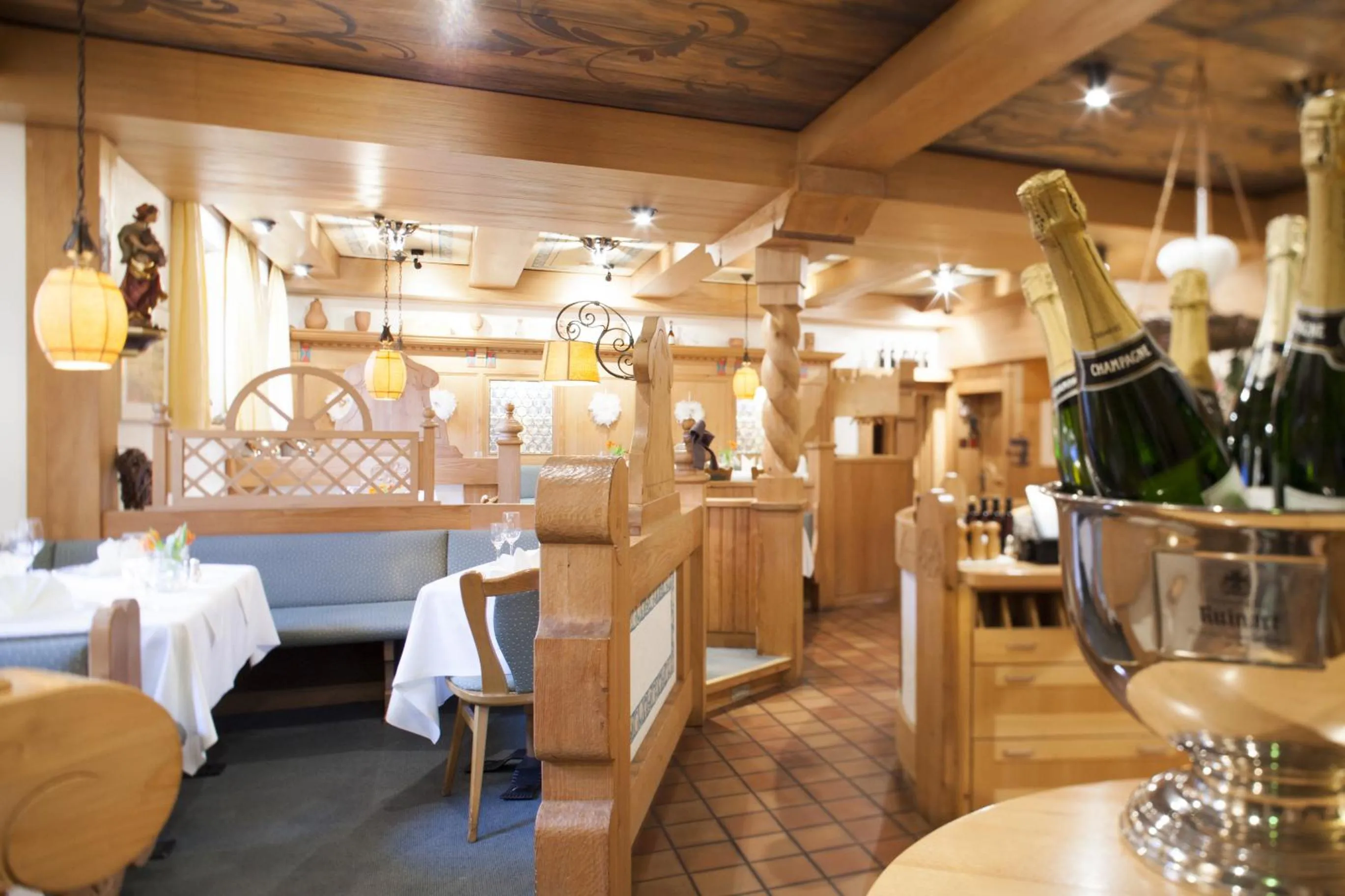 Restaurant/places to eat in Leine Hotel