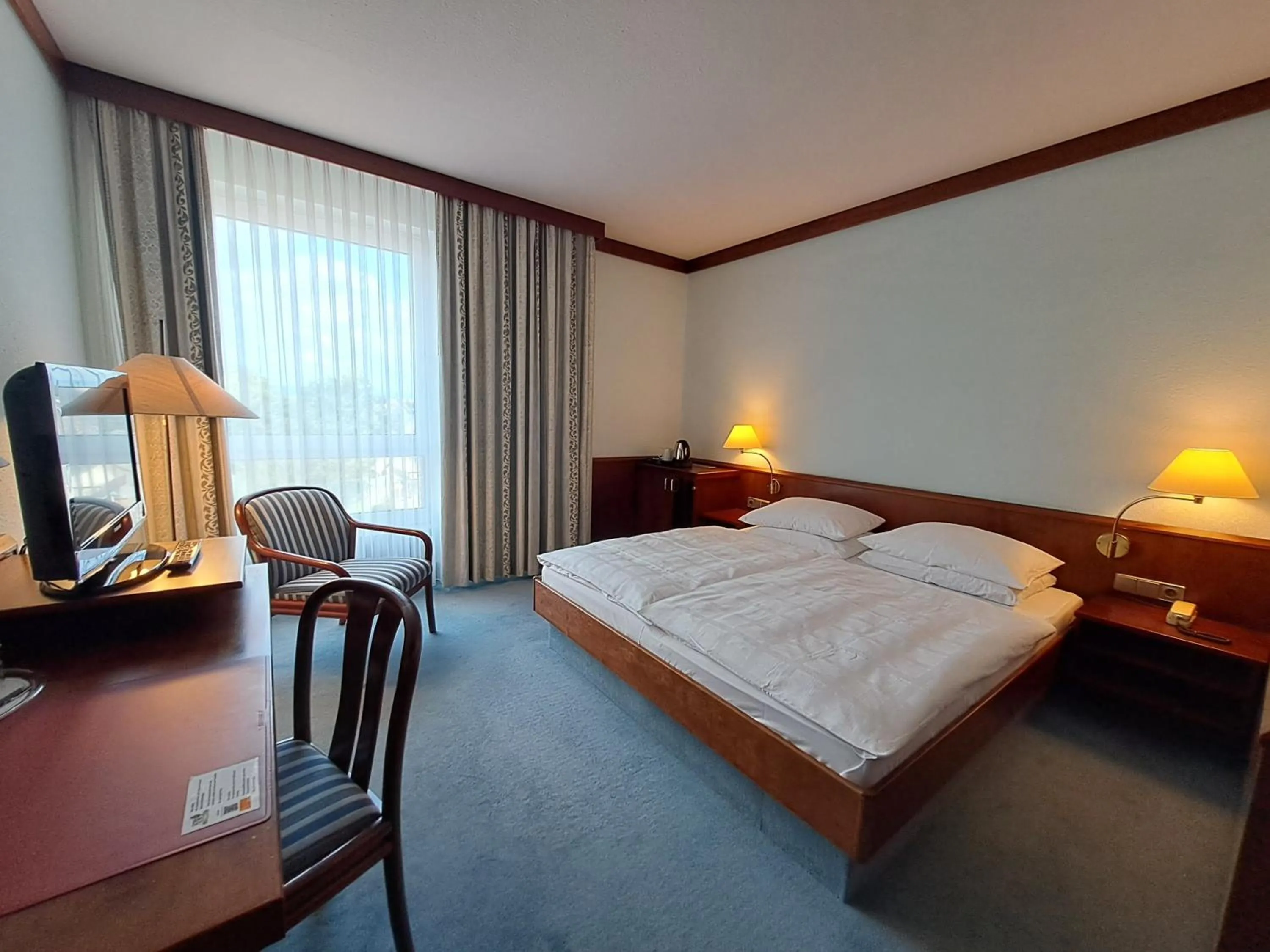 Photo of the whole room, Bed in Leine Hotel