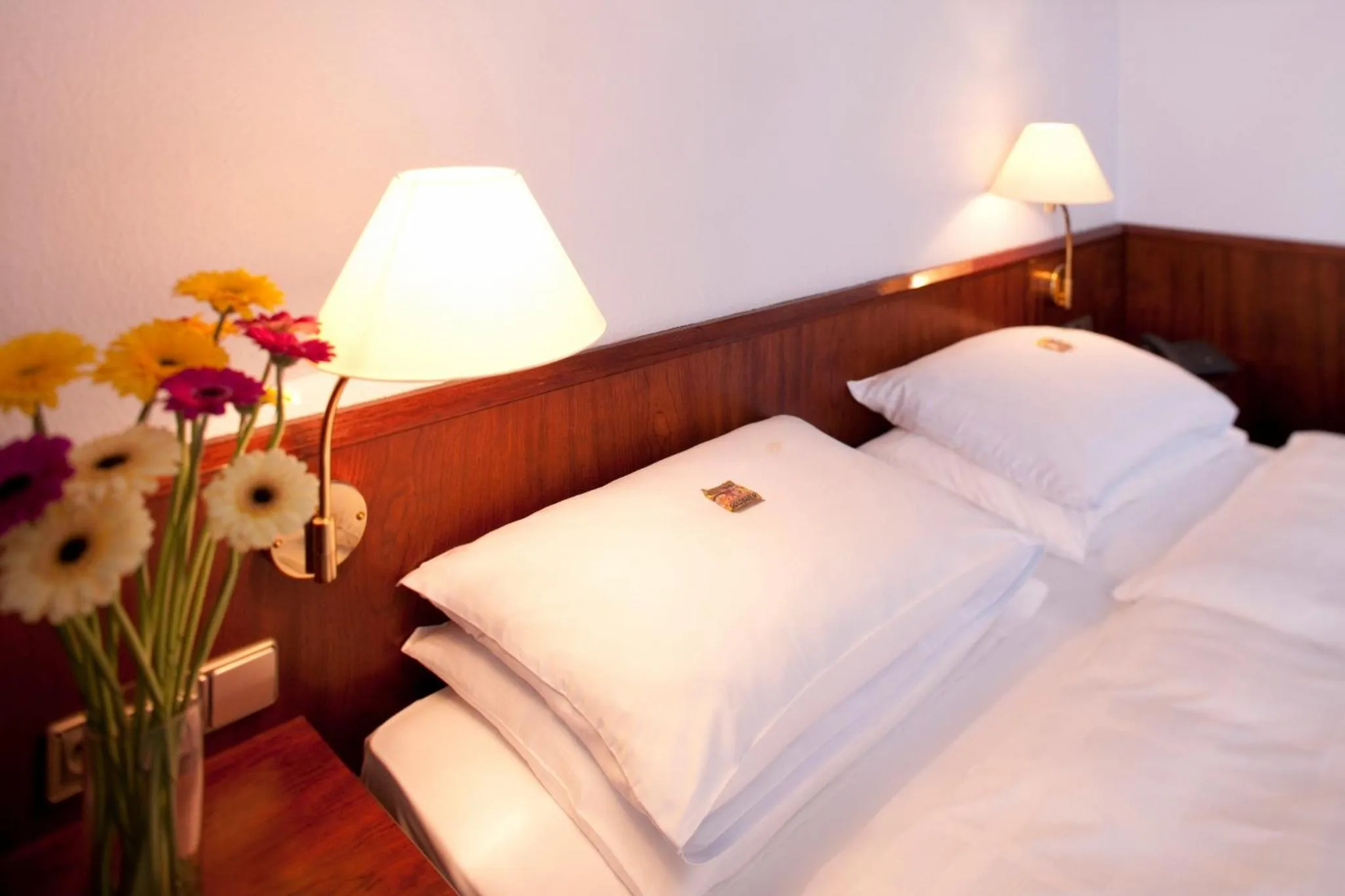 Photo of the whole room, Bed in Leine Hotel