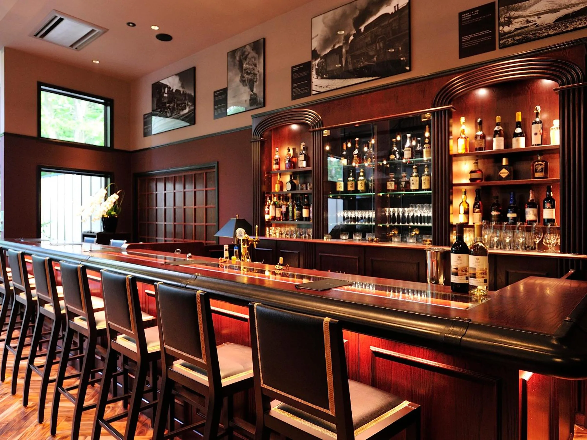 Lounge or bar in Hakodate Onuma Tsuruga Resort EPUY- 30km from Hakodate Station