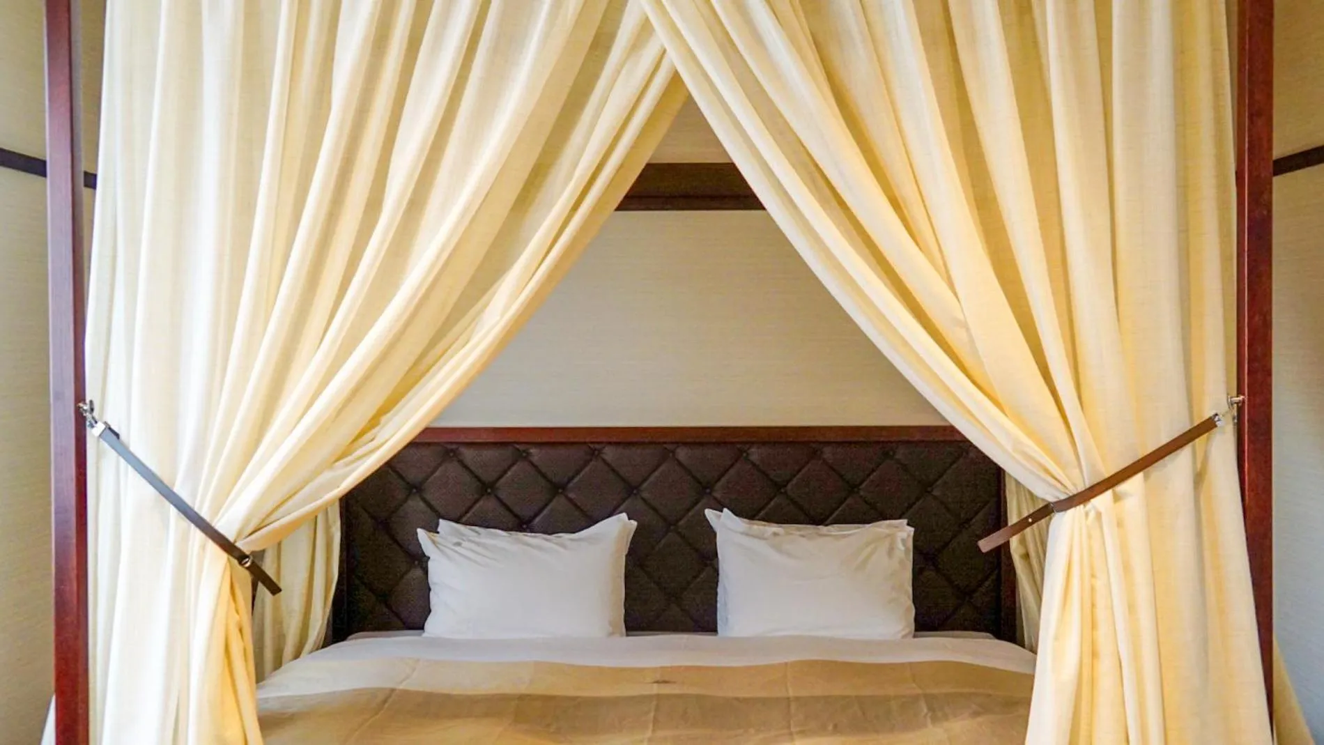 Bed in Hakodate Onuma Tsuruga Resort EPUY- 30km from Hakodate Station