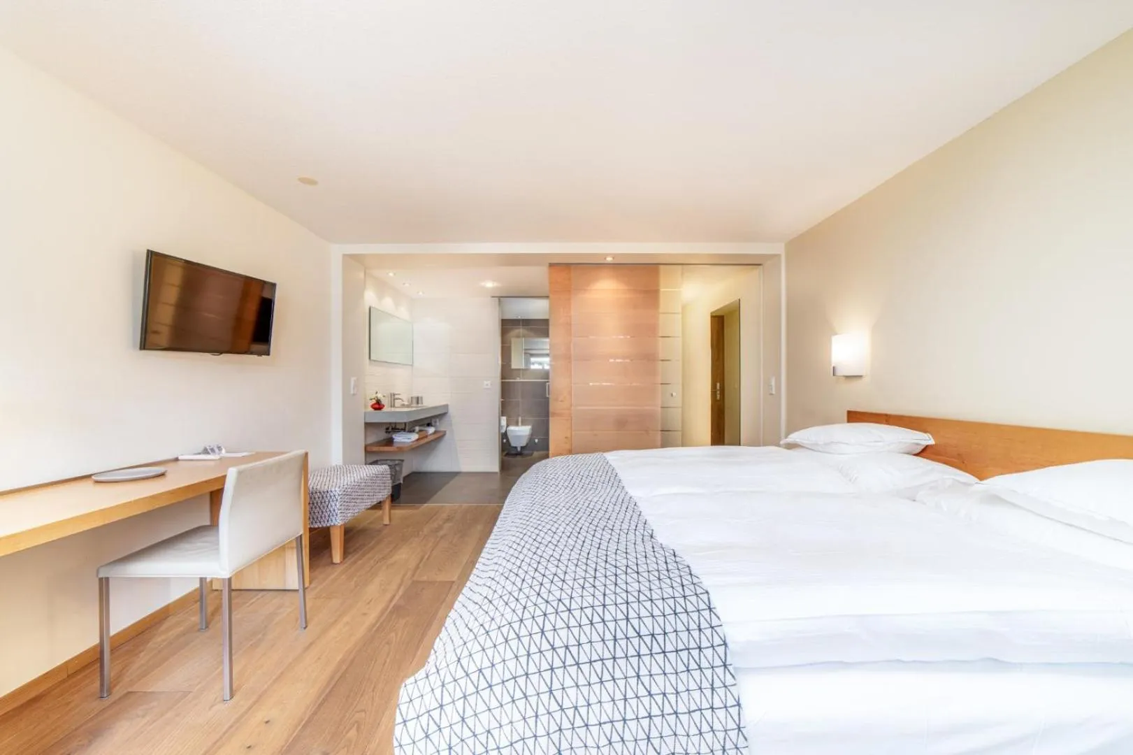 Bedroom, Bed in Hotel Allalin Saas-Fee