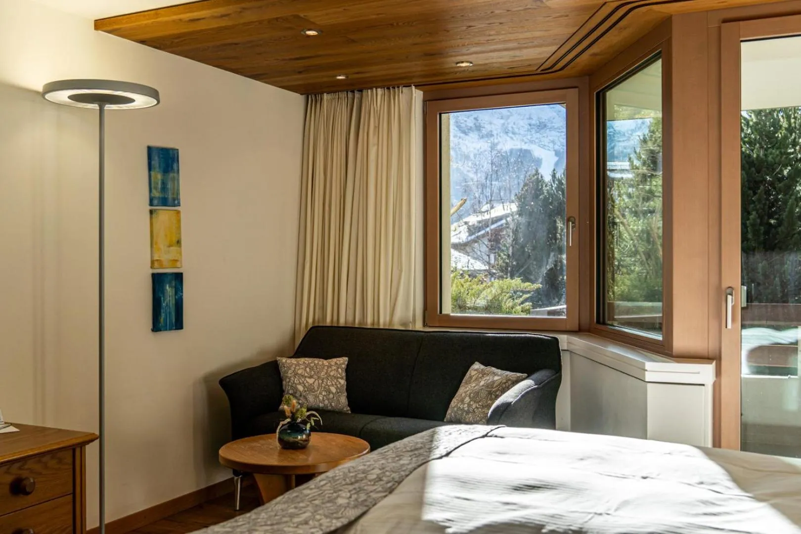 Living room, Bed in Hotel Allalin Saas-Fee