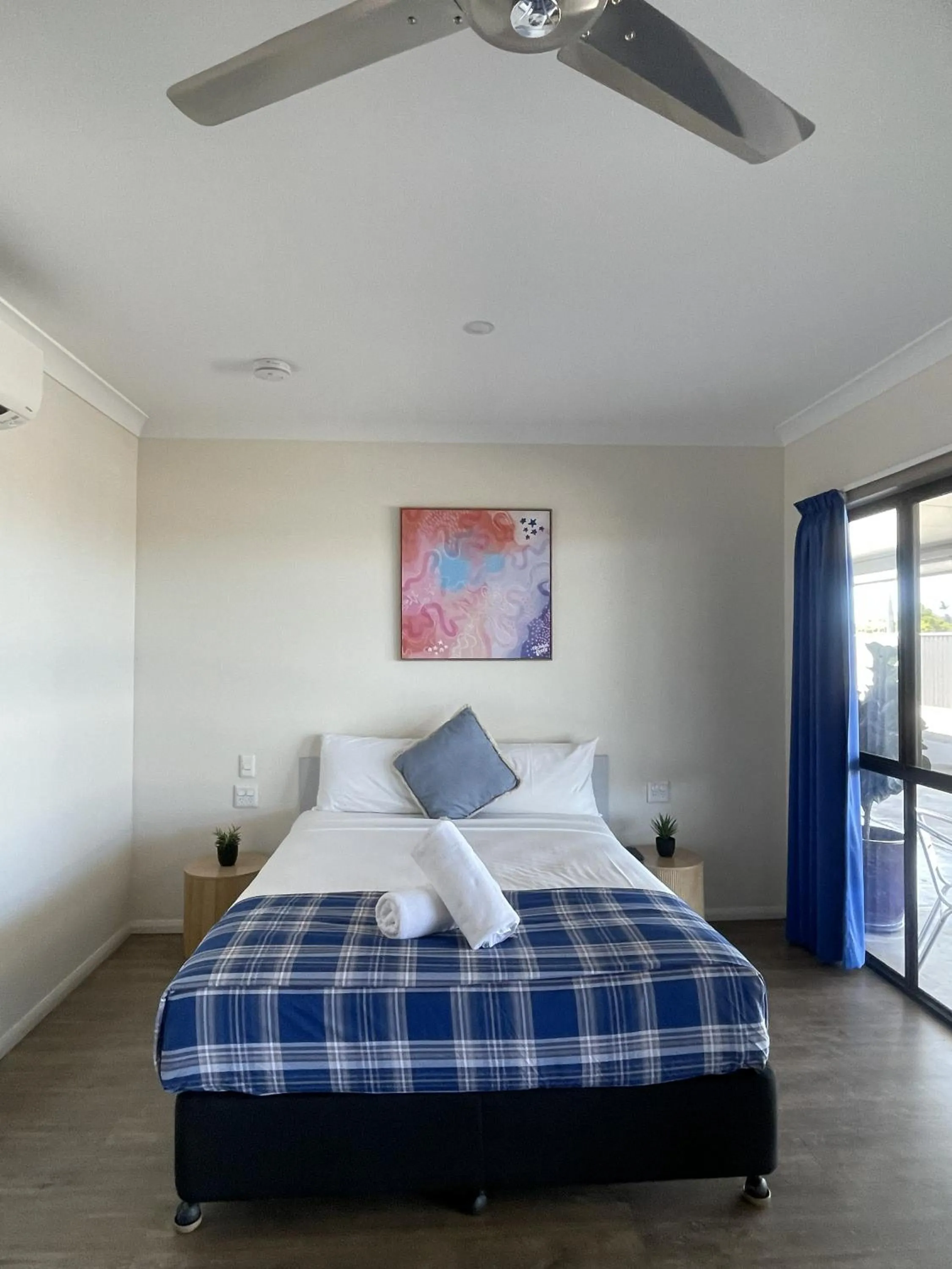 Bed in Reef Gardens Motel