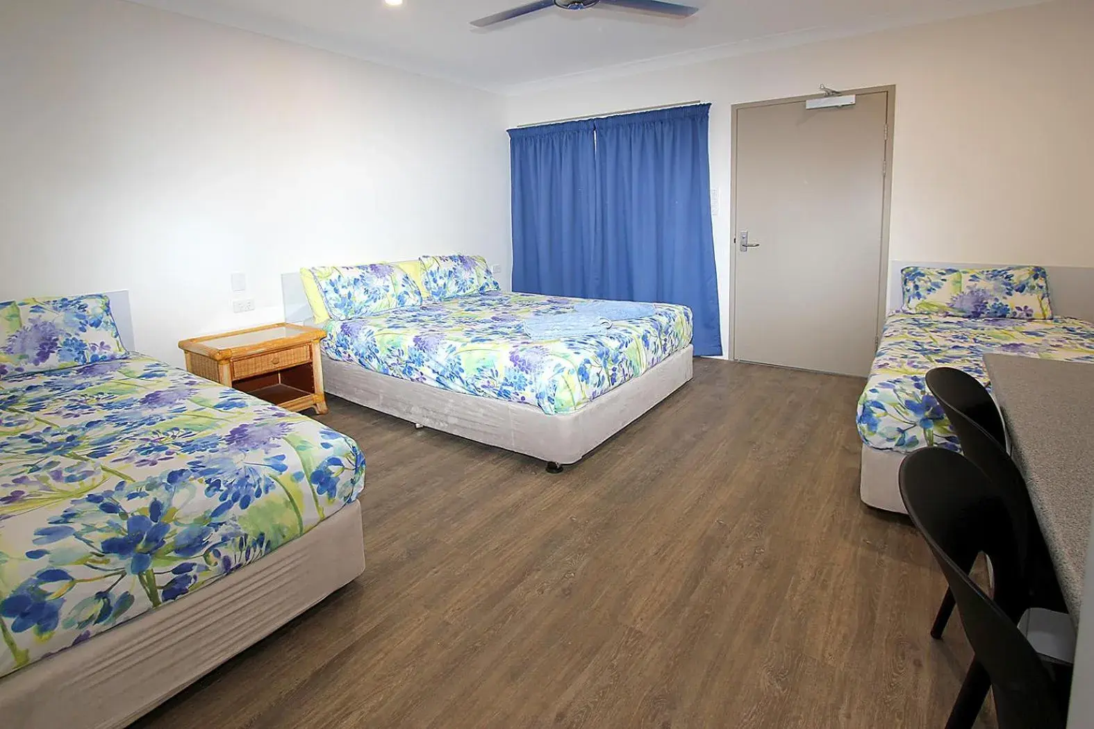 Comfort Triple Room with Shower in Reef Gardens Motel Comfort Triple Room with Shower in Reef Gardens Motel