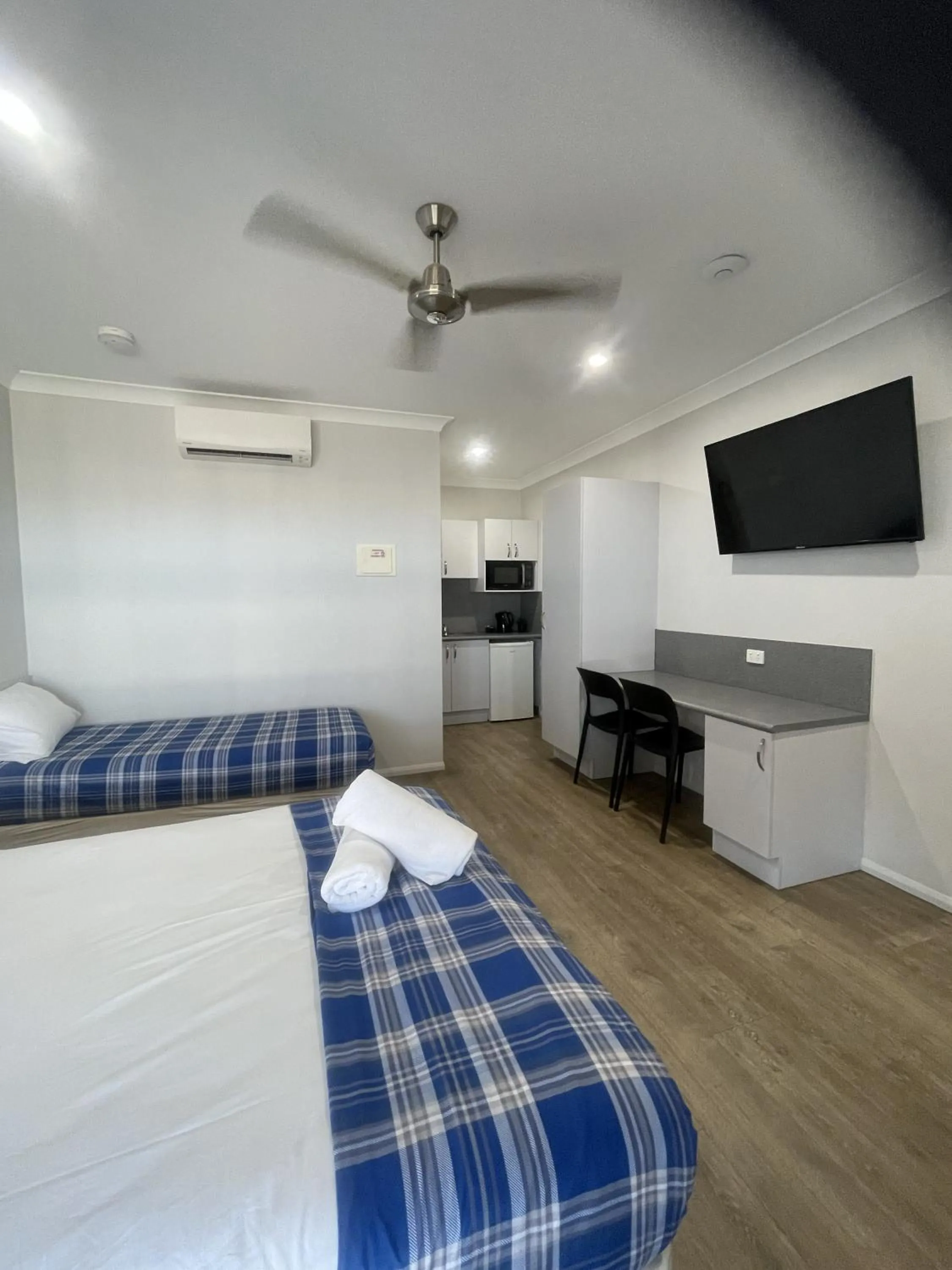 Bed in Reef Gardens Motel