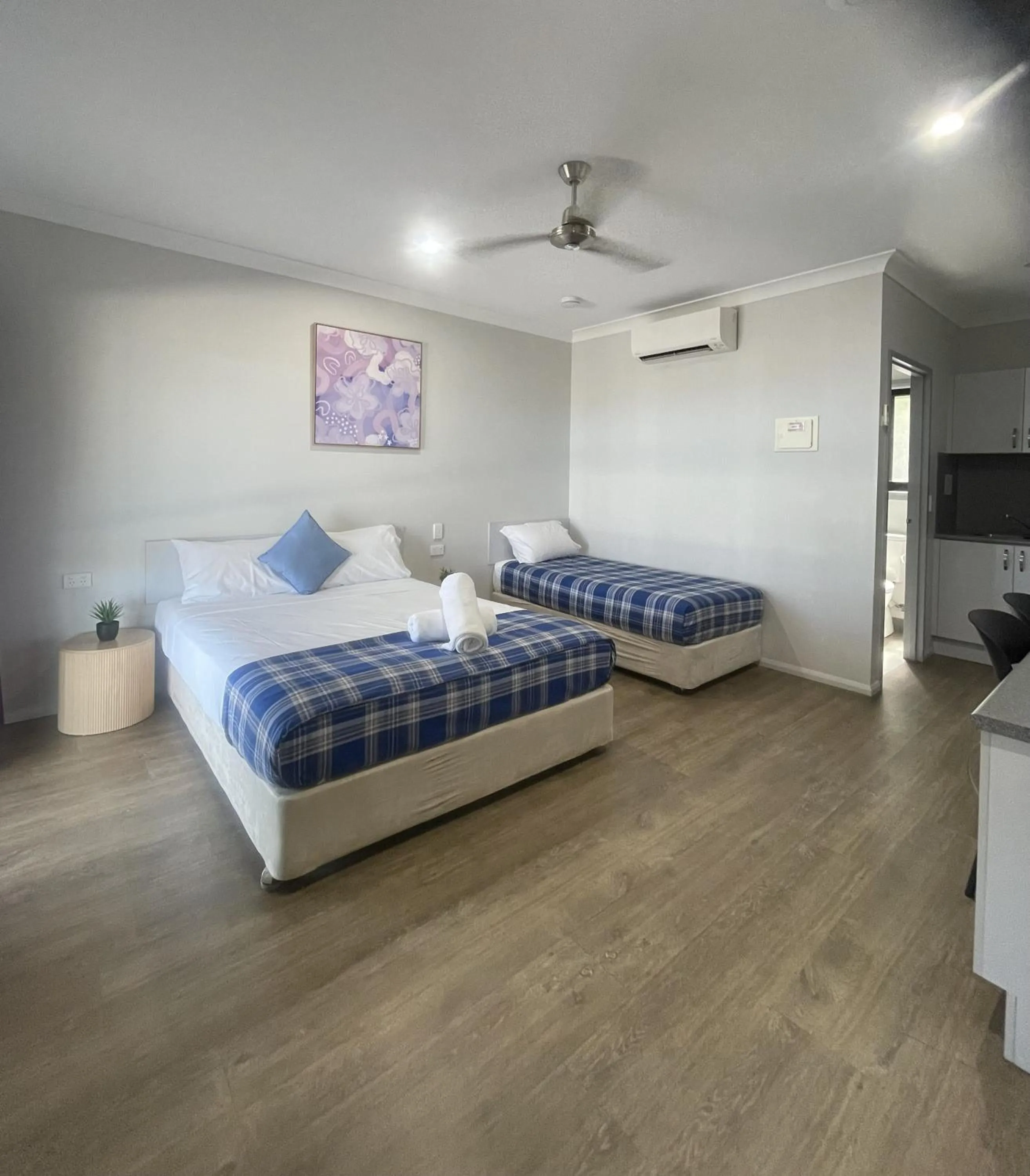 Bed in Reef Gardens Motel